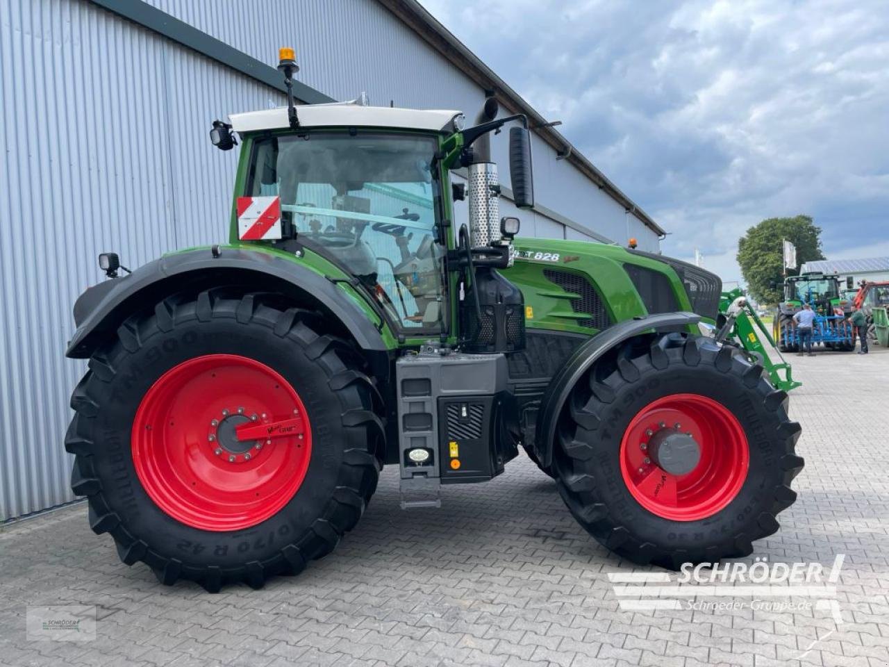 Traktor des Typs Fendt 828 VARIO S4 PROFI PLUS, Gebrauchtmaschine in Wildeshausen (Bild 2)