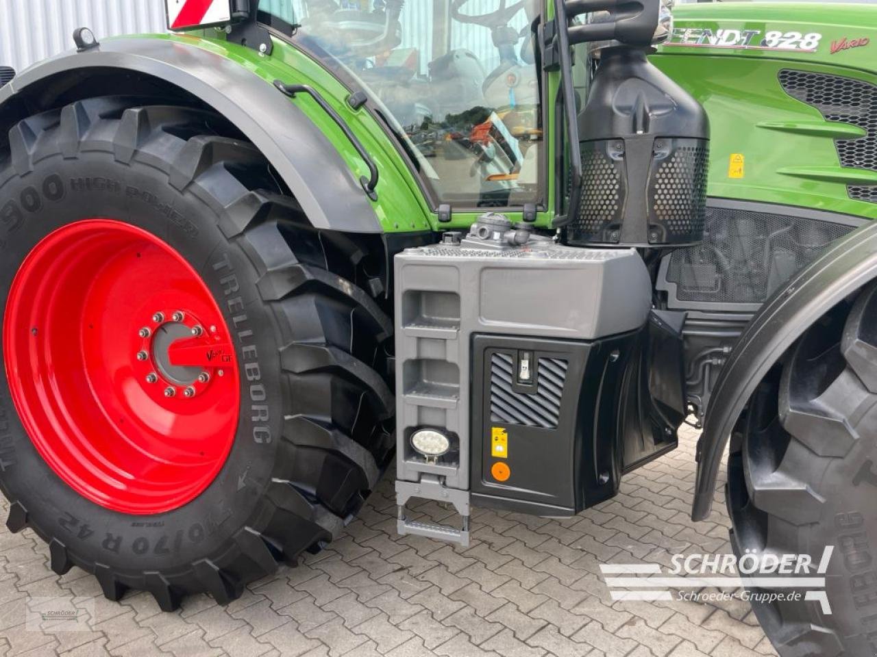 Traktor of the type Fendt 828 VARIO S4 PROFI PLUS, Gebrauchtmaschine in Wildeshausen (Picture 20)