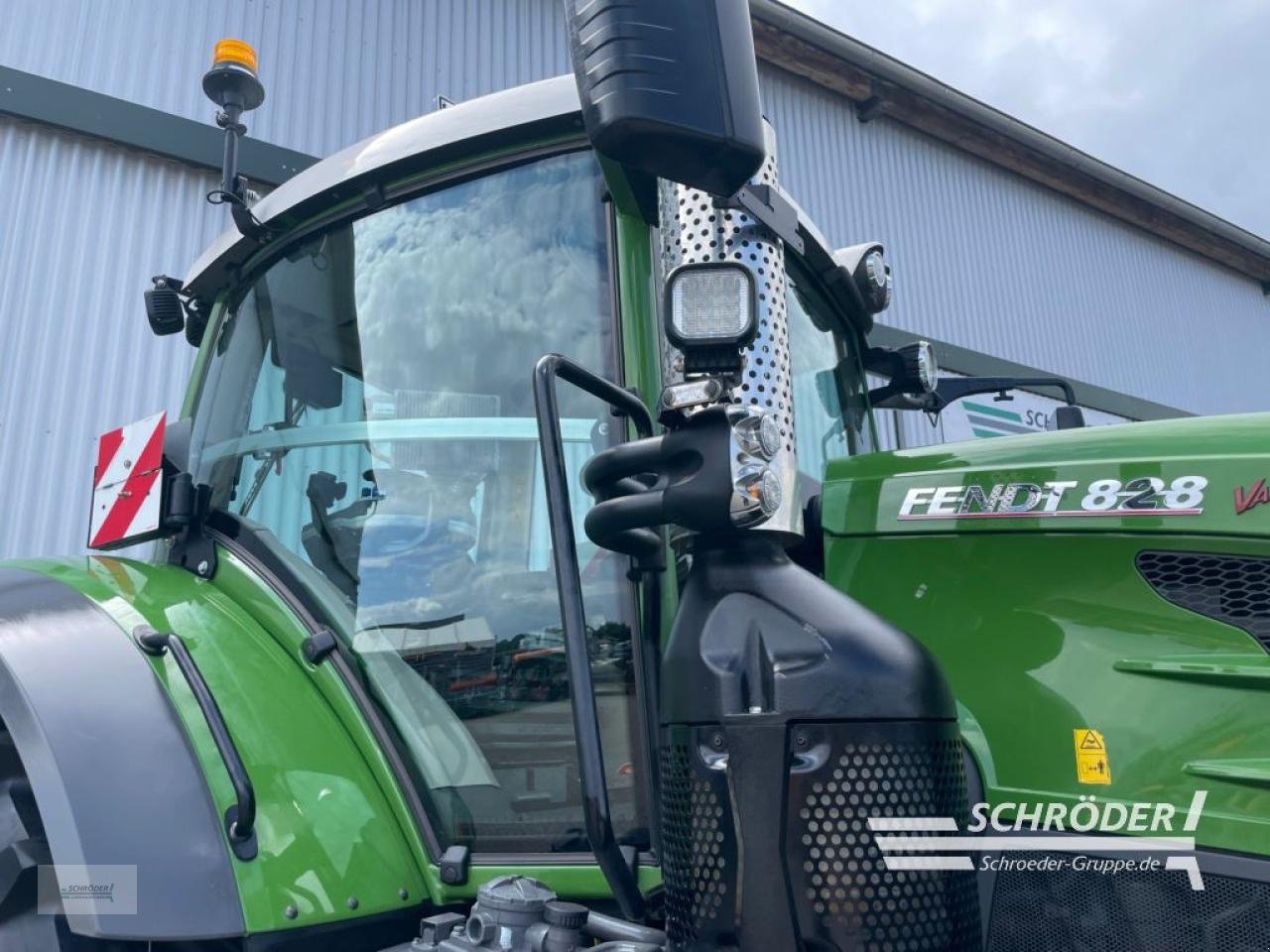 Traktor van het type Fendt 828 VARIO S4 PROFI PLUS, Gebrauchtmaschine in Wildeshausen (Foto 21)