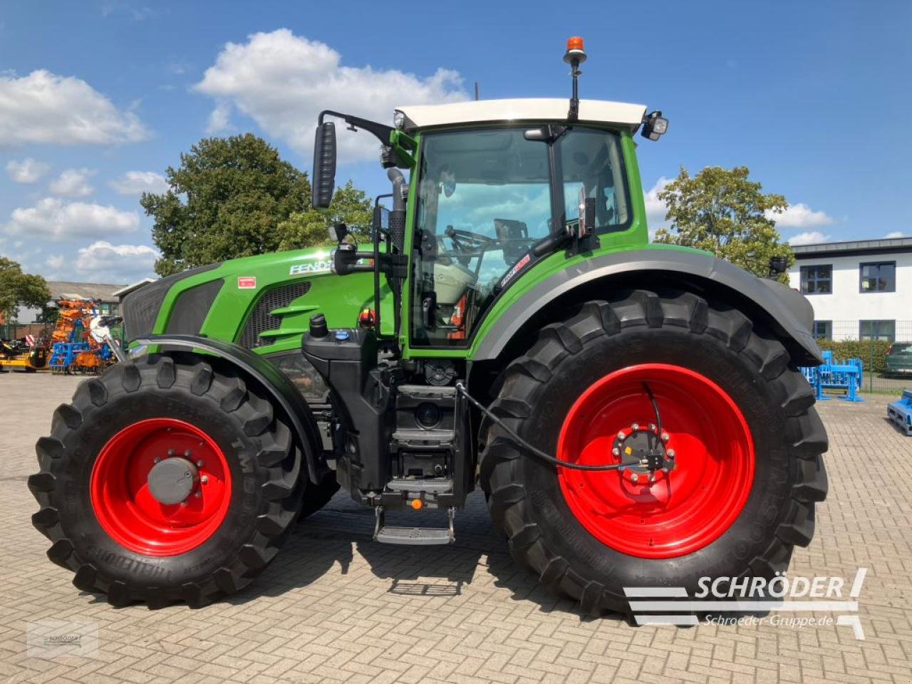 Traktor des Typs Fendt 828 VARIO S4  PROFI PLUS, Gebrauchtmaschine in Twistringen (Bild 4)