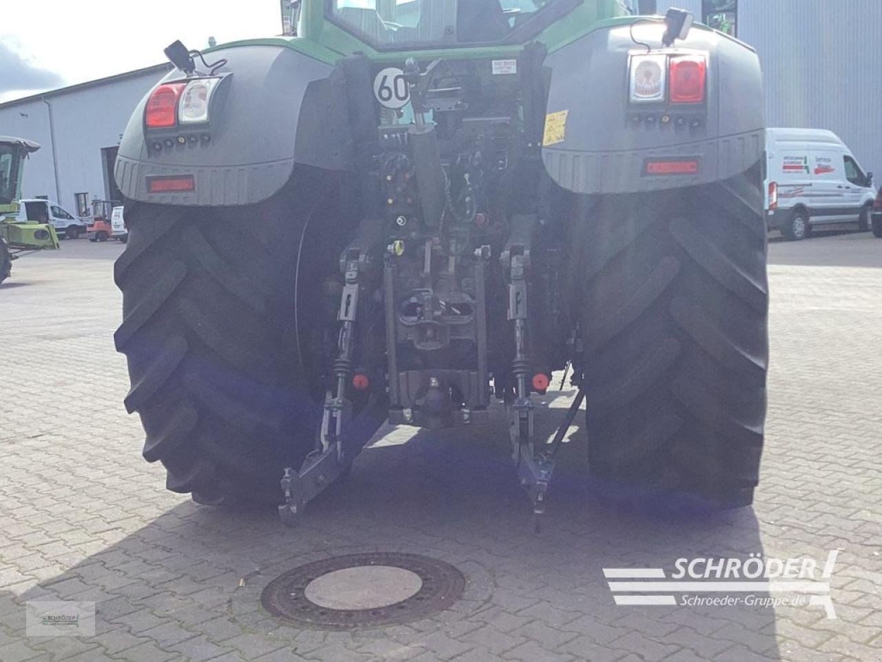 Traktor des Typs Fendt 828 VARIO S4 PROFI PLUS, Gebrauchtmaschine in Lastrup (Bild 4)