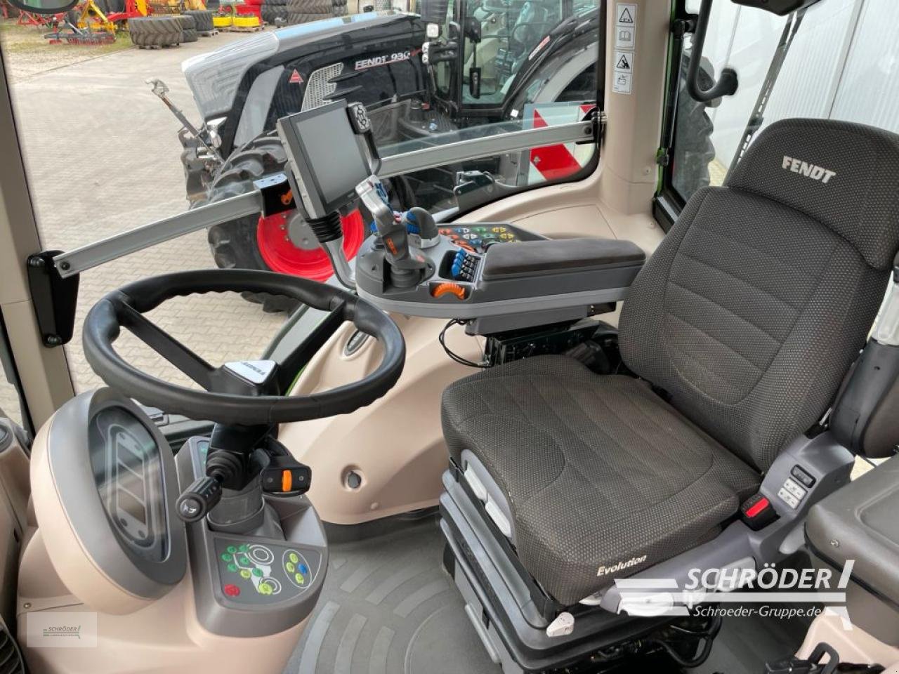 Traktor typu Fendt 828 VARIO S4 PROFI PLUS, Gebrauchtmaschine w Westerstede (Zdjęcie 16)