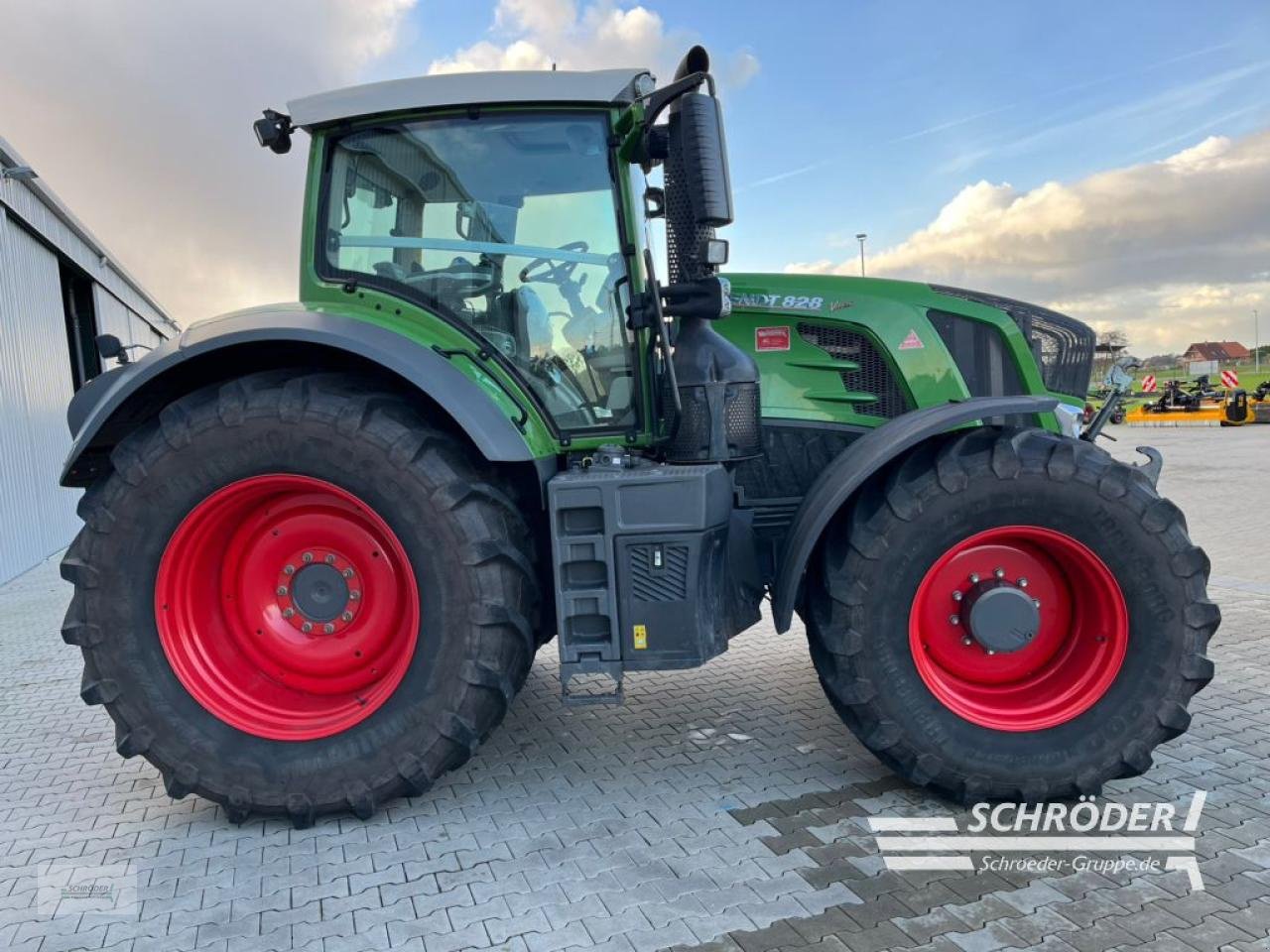 Traktor a típus Fendt 828 VARIO S4 PROFI PLUS, Gebrauchtmaschine ekkor: Scharrel (Kép 2)