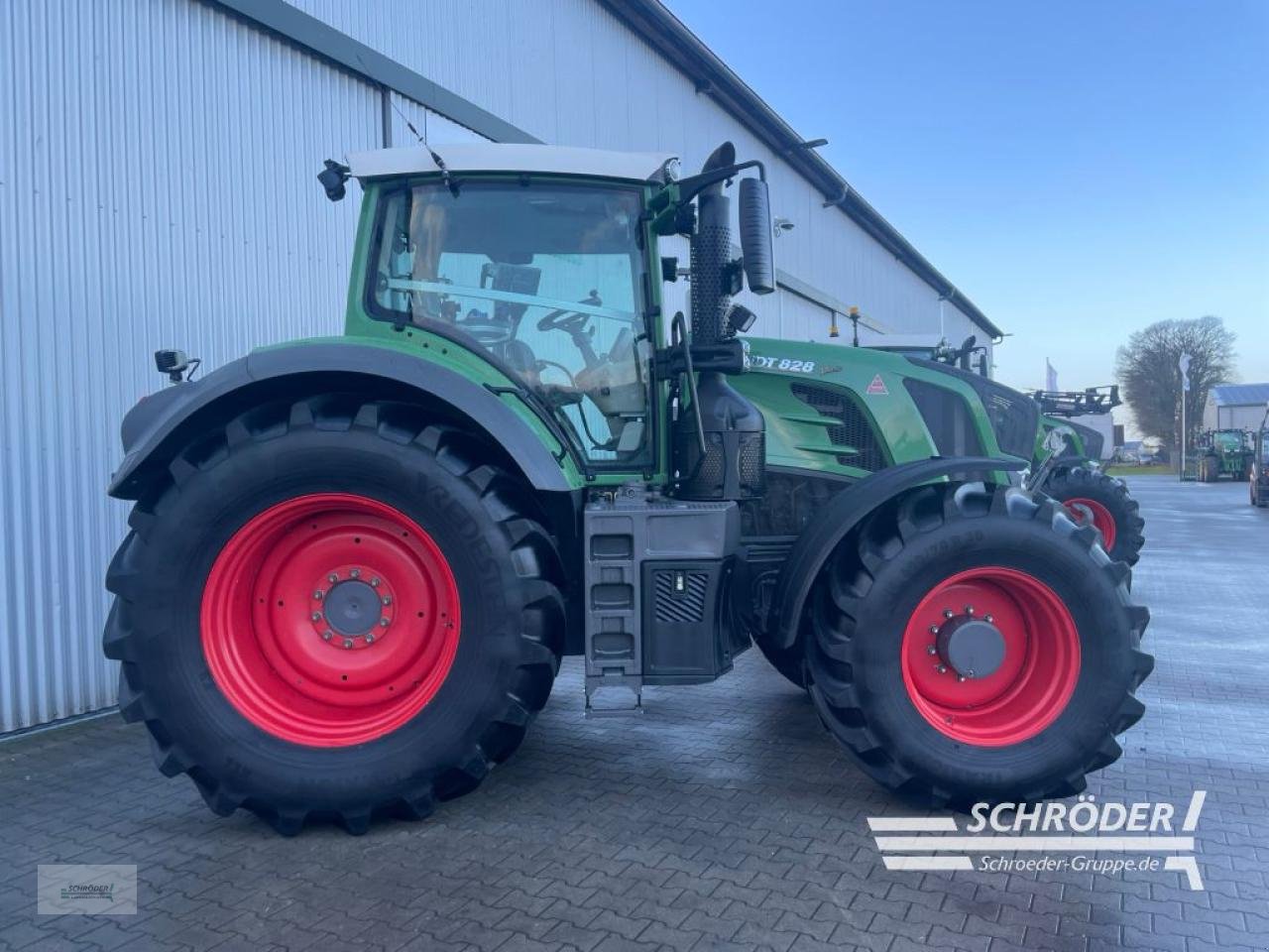 Traktor van het type Fendt 828 VARIO S4 PROFI PLUS, Gebrauchtmaschine in Wildeshausen (Foto 2)