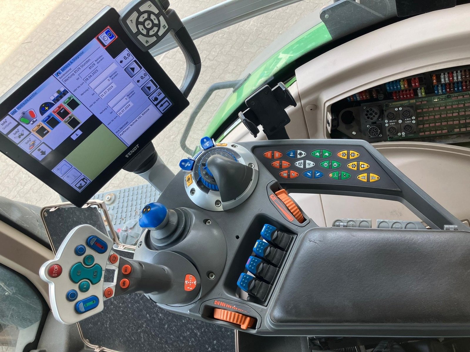 Traktor des Typs Fendt 828 Vario S4 Profi Plus, Gebrauchtmaschine in Bützow (Bild 11)