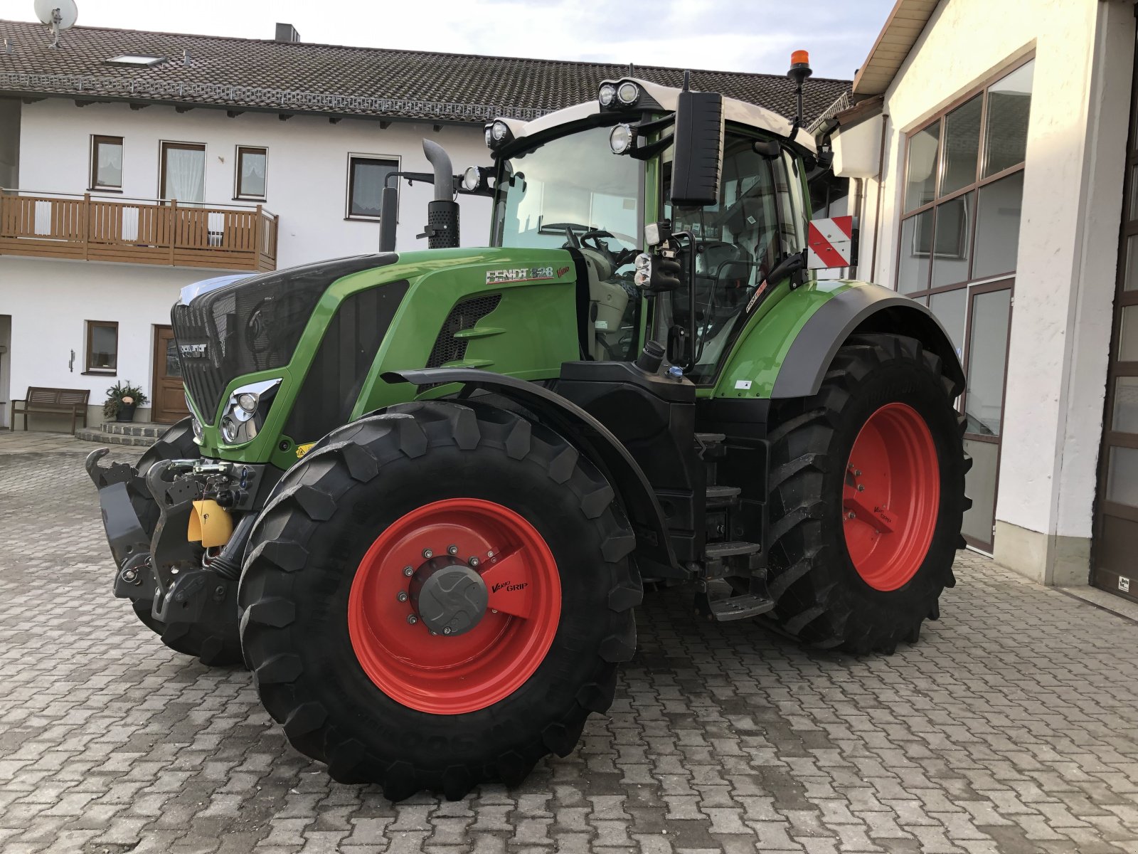 Traktor типа Fendt 828 Vario S4, Gebrauchtmaschine в Bodenkirchen (Фотография 3)