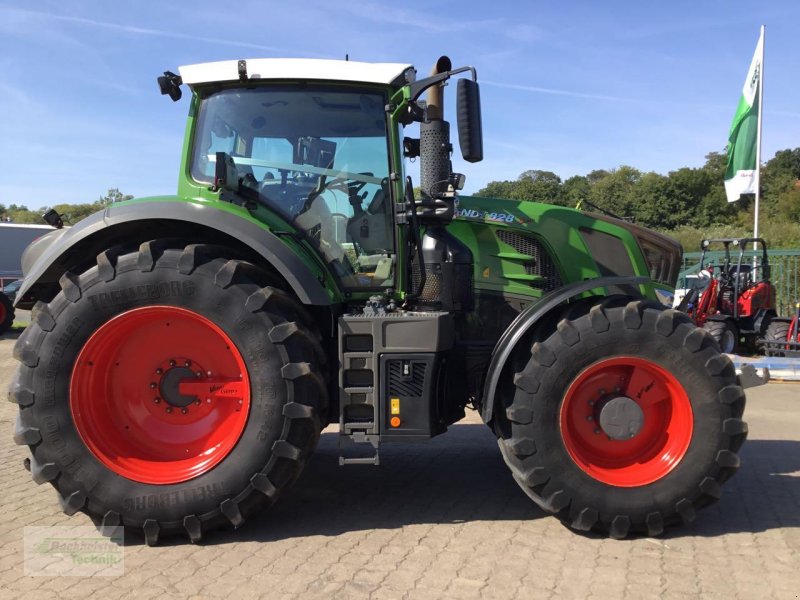 Traktor tip Fendt 828 Vario S4, Gebrauchtmaschine in Hess.Oldendorf