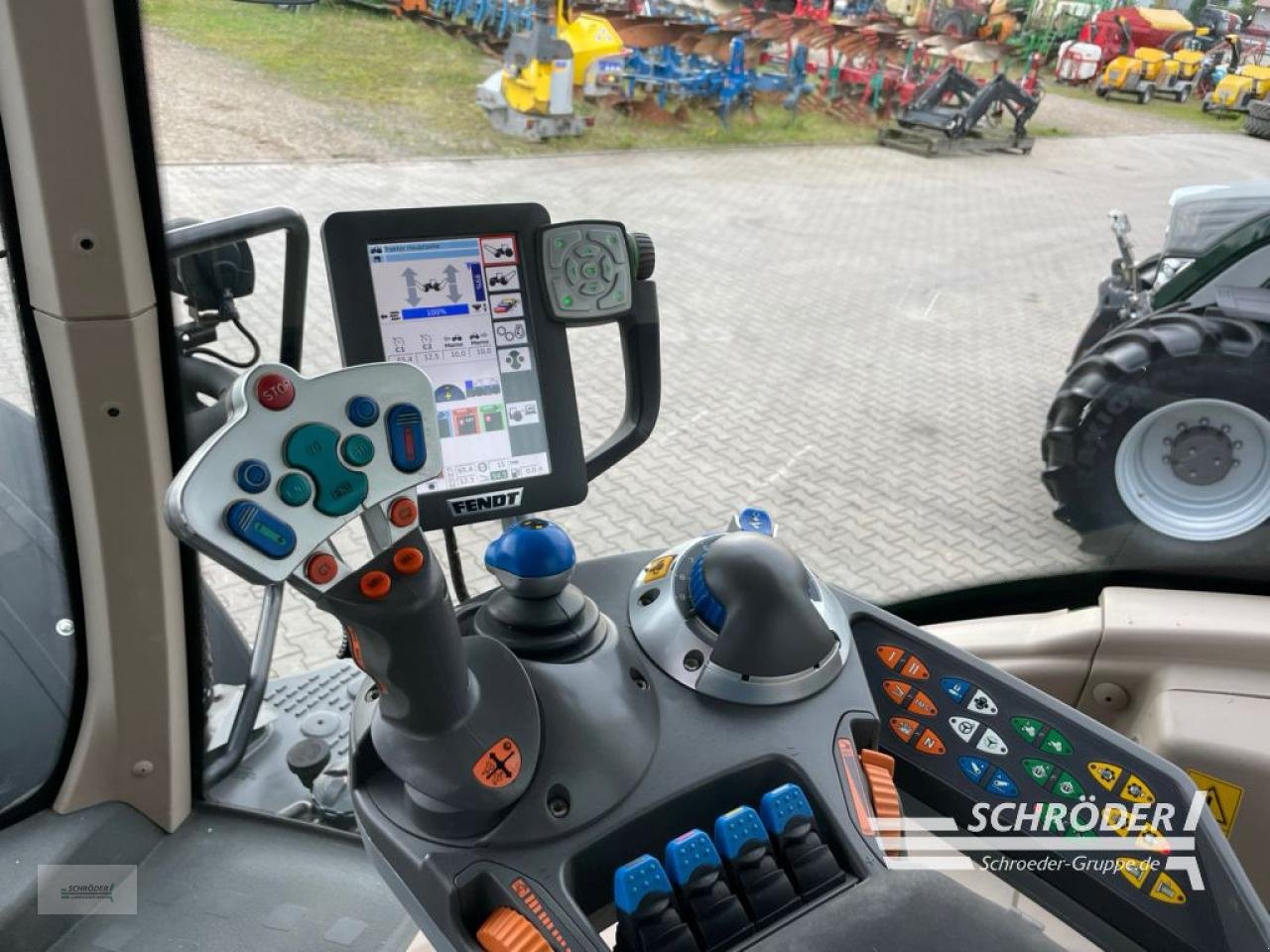 Traktor van het type Fendt 828 VARIO SCR PROFI, Gebrauchtmaschine in Wildeshausen (Foto 15)