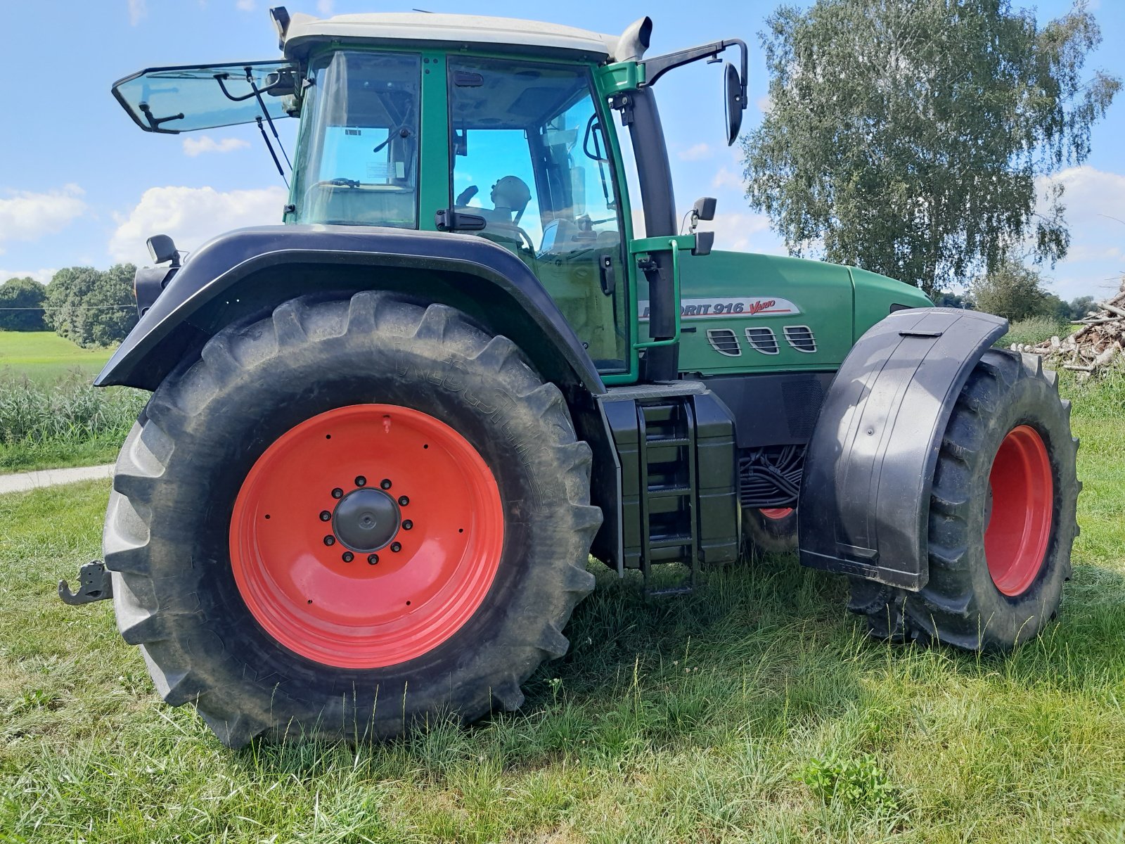 Traktor des Typs Fendt 916 Vario, Gebrauchtmaschine in Oxenbronn (Bild 3)