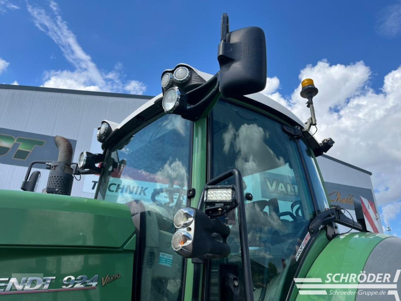 Traktor des Typs Fendt 924 VARIO SCR PROFI PLUS, Gebrauchtmaschine in Wildeshausen (Bild 9)