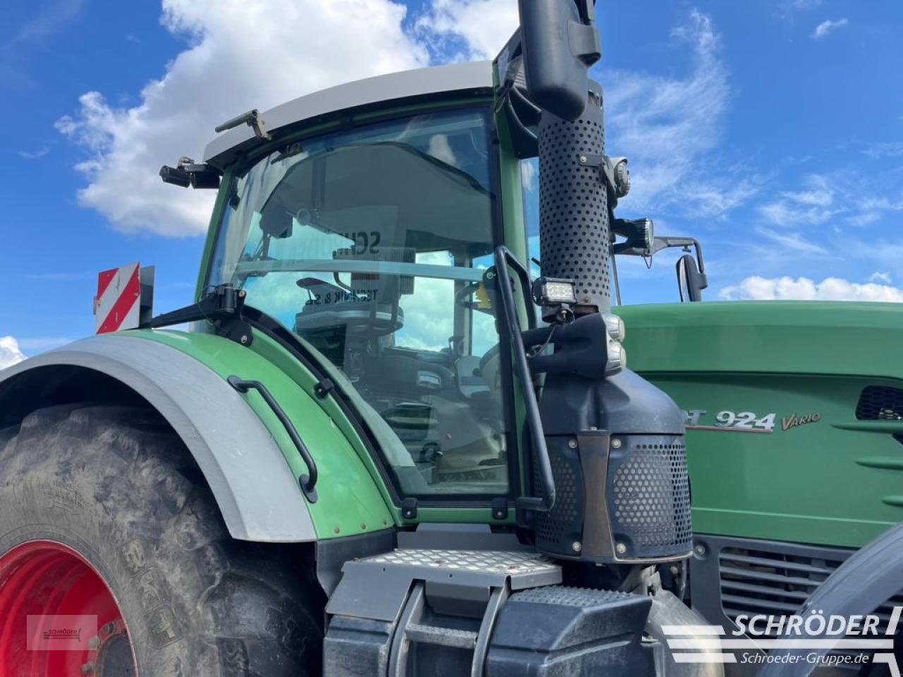 Traktor of the type Fendt 924 VARIO SCR PROFI PLUS, Gebrauchtmaschine in Wildeshausen (Picture 16)