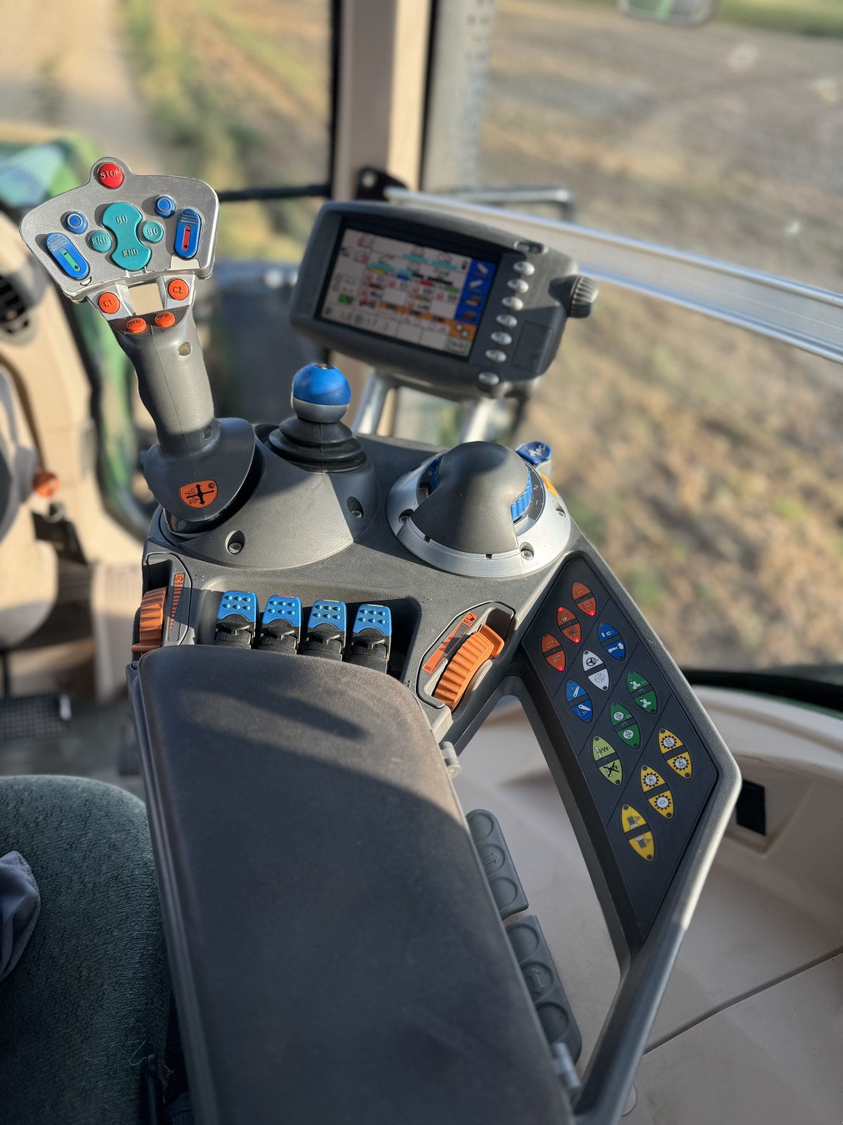 Traktor van het type Fendt 933 Vario Profi, Gebrauchtmaschine in Kastl (Foto 2)