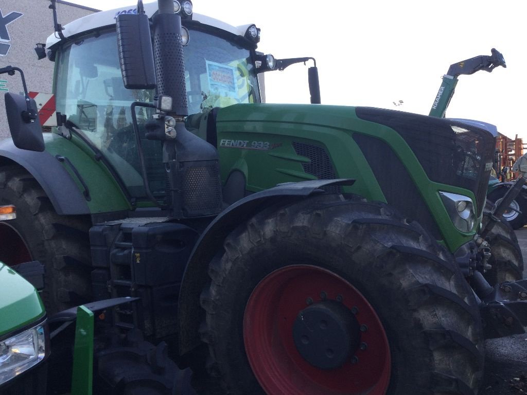 Traktor van het type Fendt 933 VARIO PROFIPLUS, Gebrauchtmaschine in LISIEUX (Foto 3)