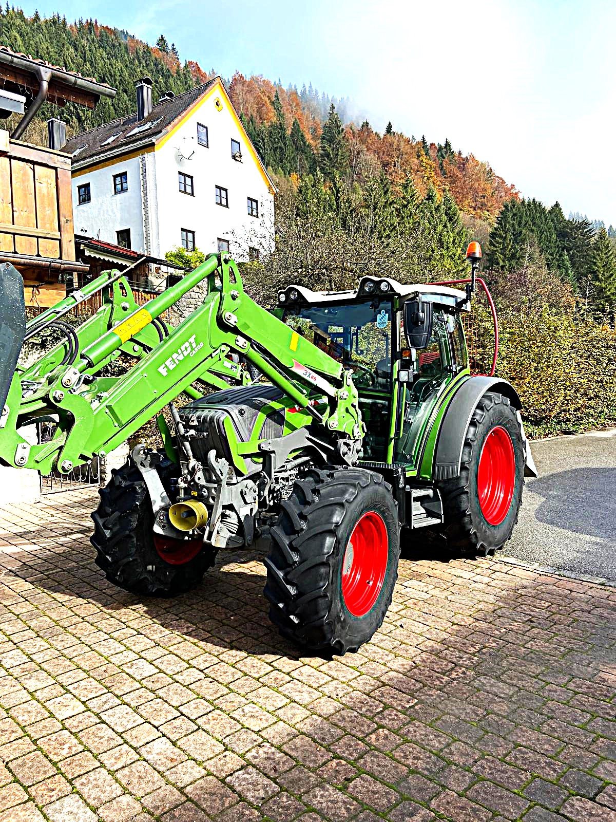 Traktor des Typs Fendt Farmer 207 S, Gebrauchtmaschine in Murnau (Bild 2)