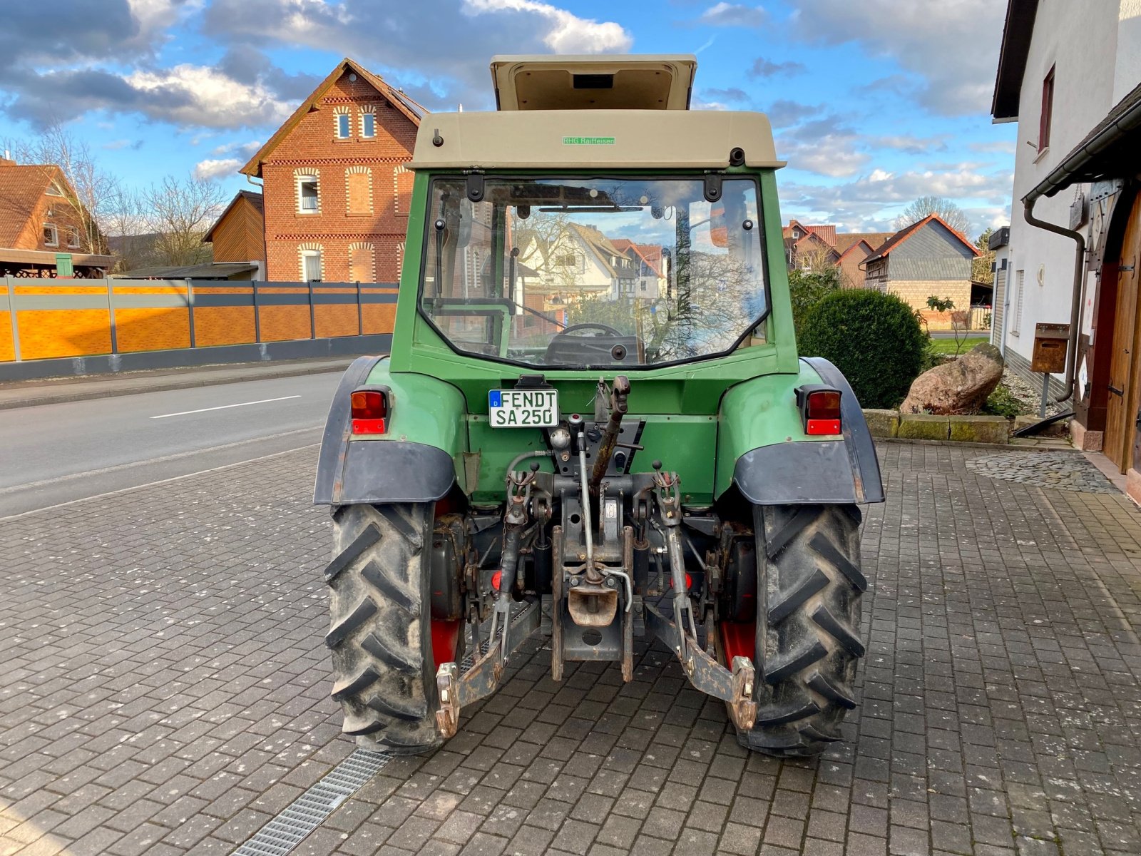 Traktor от тип Fendt Farmer 250 S Allrad, FH, 1. Hand, 4.800 h (Kein 240 260 275), Gebrauchtmaschine в Weimar/Hessen (Снимка 7)