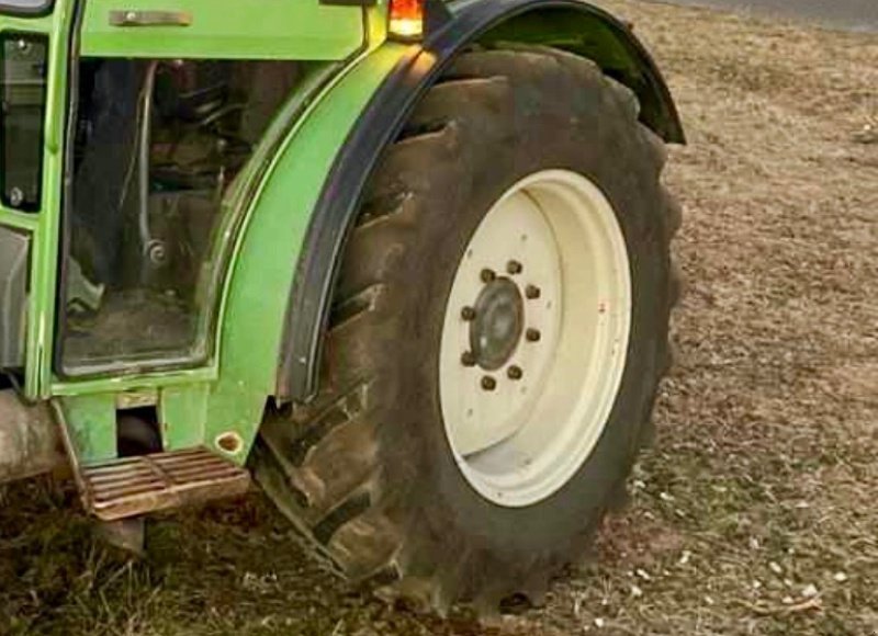 Traktor от тип Fendt Farmer 250 S Allrad, FH, 1. Hand, 4.800 h (Kein 240 260 275), Gebrauchtmaschine в Weimar/Hessen (Снимка 14)