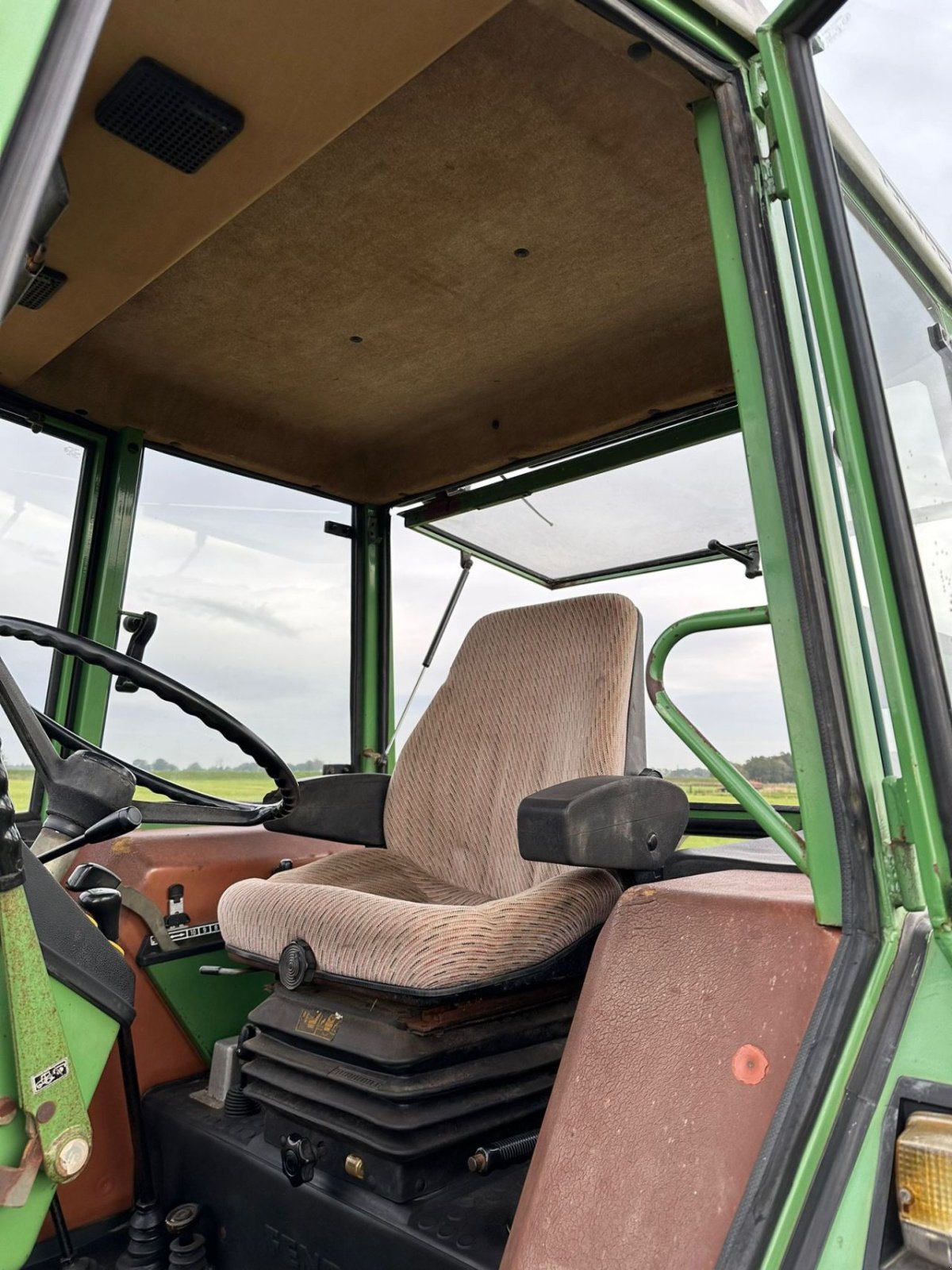 Traktor Türe ait Fendt Farmer 305 LS, Gebrauchtmaschine içinde zwolle (resim 8)