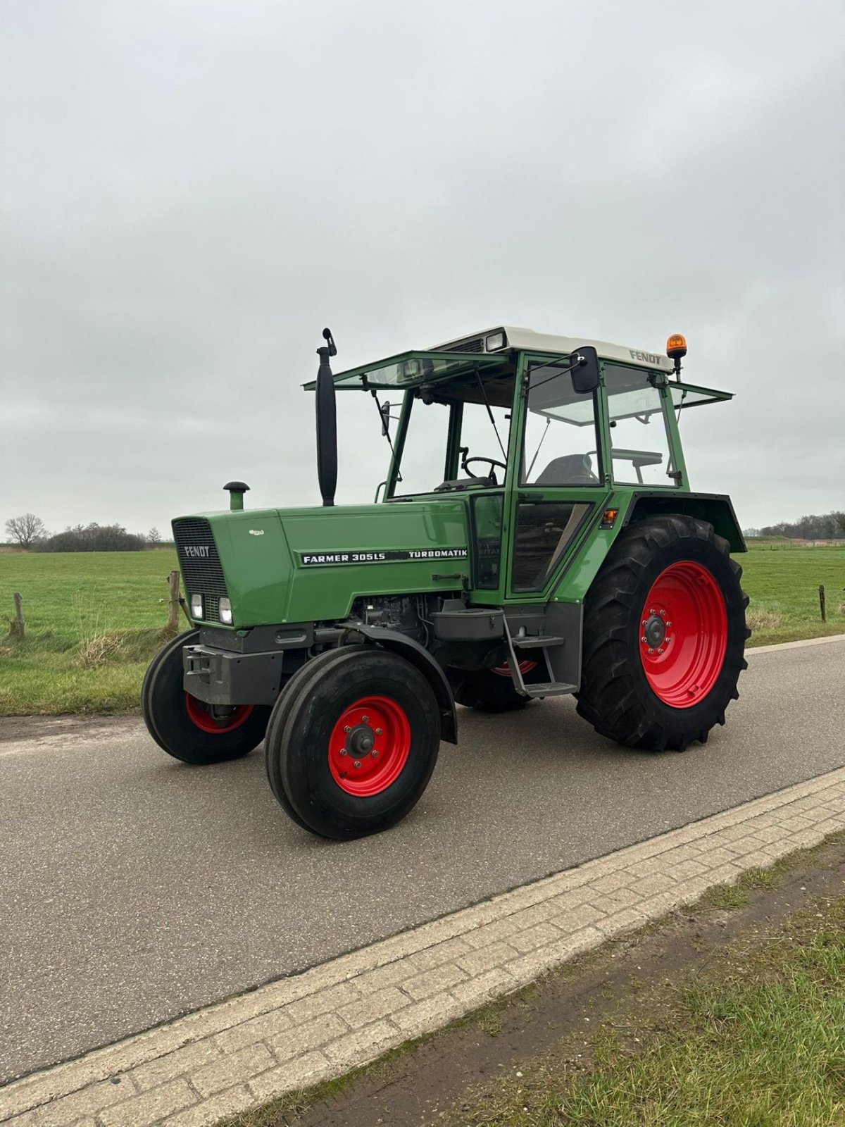 Traktor des Typs Fendt Farmer 305 LS, Gebrauchtmaschine in zwolle (Bild 1)