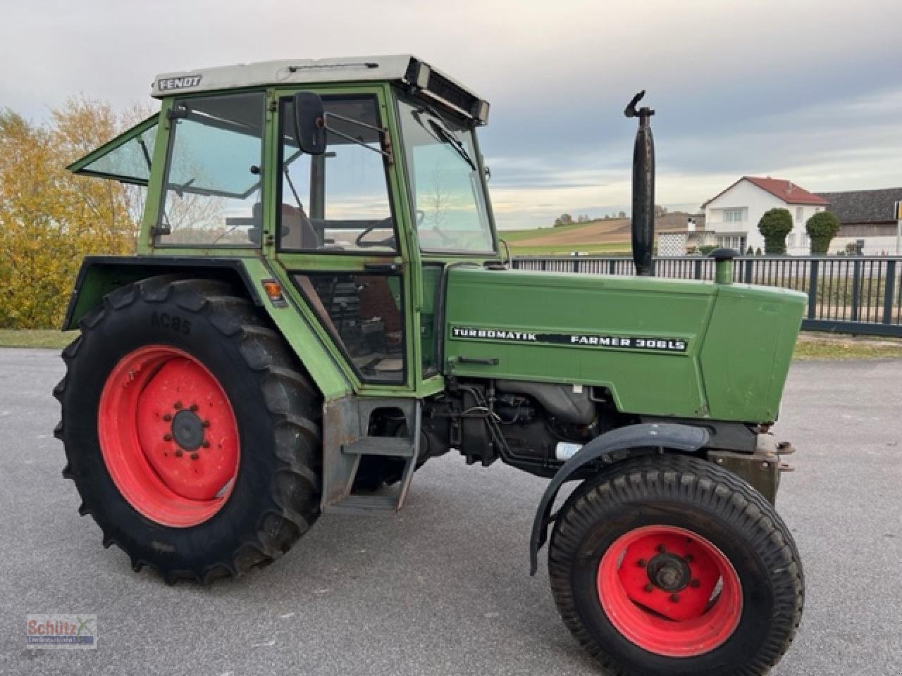 Traktor типа Fendt Farmer 306  LS, Reifen neuwertig, Gebrauchtmaschine в Schierling (Фотография 5)