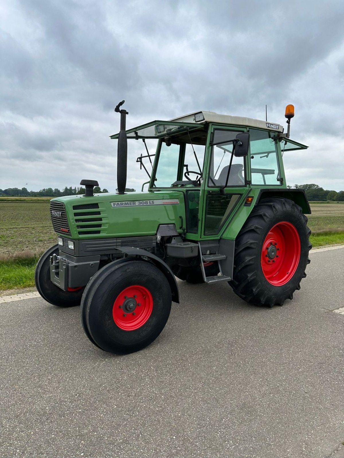 Traktor типа Fendt Farmer 308 LS, Gebrauchtmaschine в zwolle (Фотография 1)