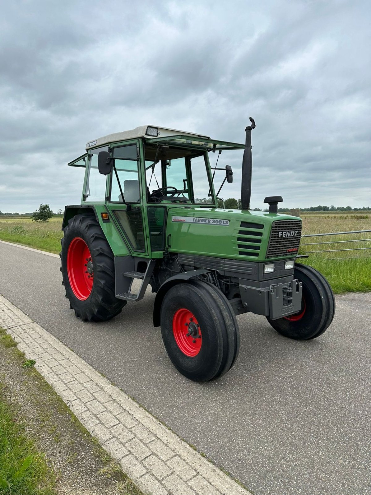 Traktor типа Fendt Farmer 308 LS, Gebrauchtmaschine в zwolle (Фотография 2)