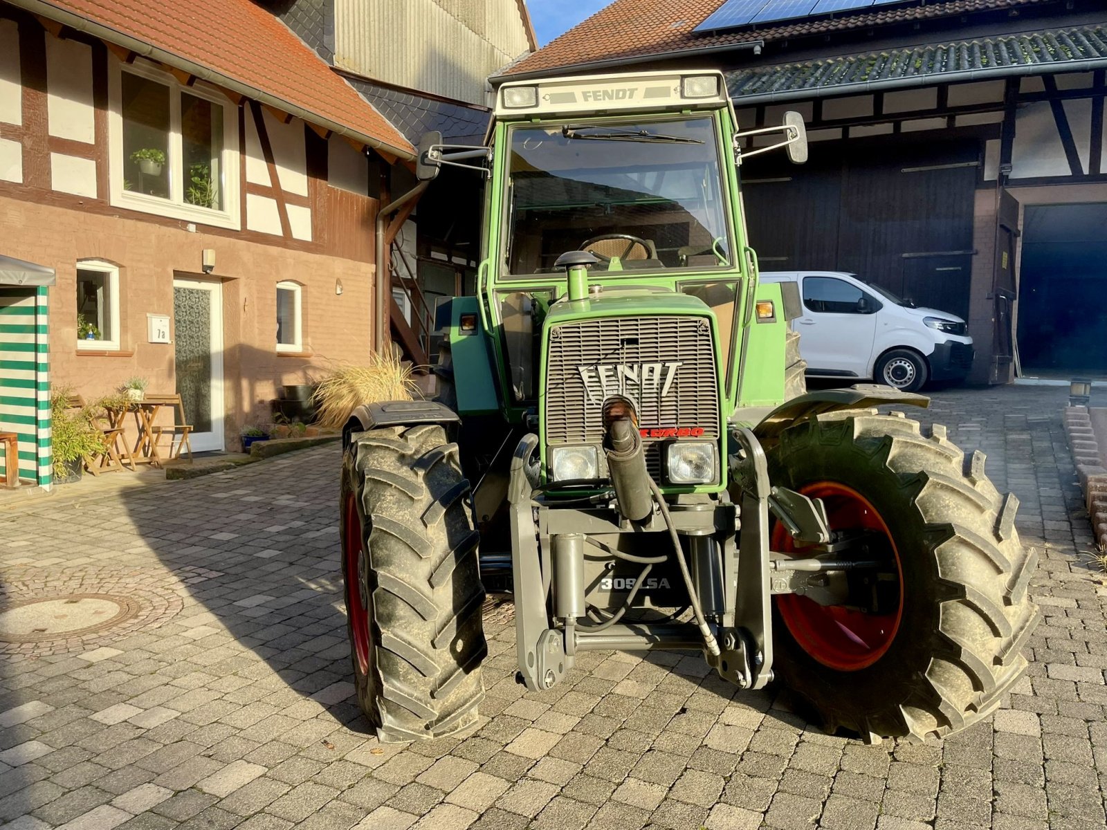 Traktor van het type Fendt Farmer 309 LSA, FH, 7.700 h ( kein 306 308 310 ), Gebrauchtmaschine in Weimar/Hessen (Foto 2)