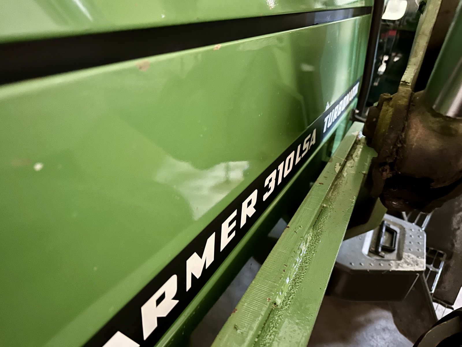 Traktor of the type Fendt Farmer 310 mit Stoll Frontlader ( No 308 309 311 312 ), Gebrauchtmaschine in Weimar/Hessen (Picture 16)