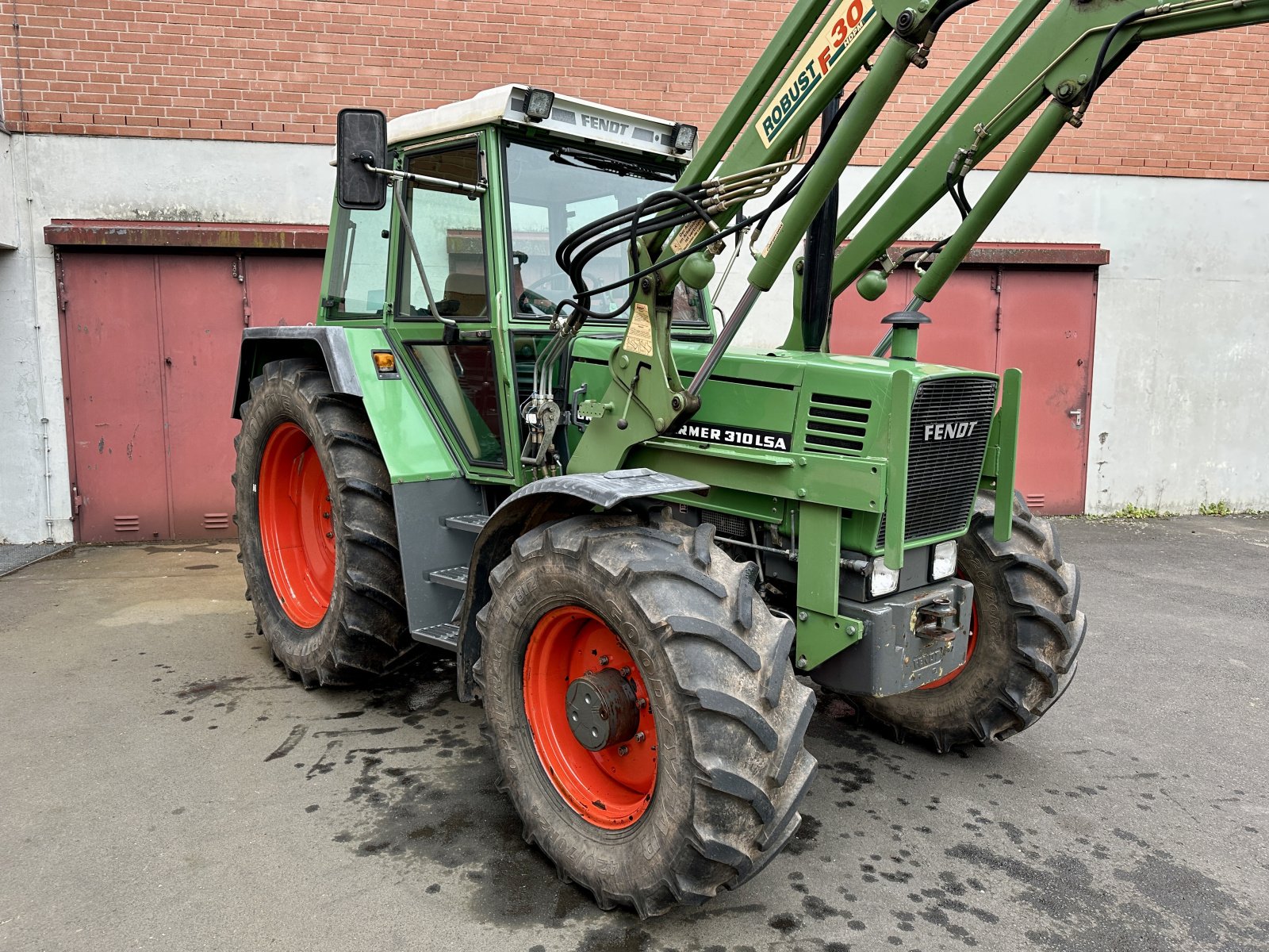 Traktor Türe ait Fendt Farmer 310 mit Stoll Frontlader ( No 308 309 311 312 ), Gebrauchtmaschine içinde Weimar/Hessen (resim 3)