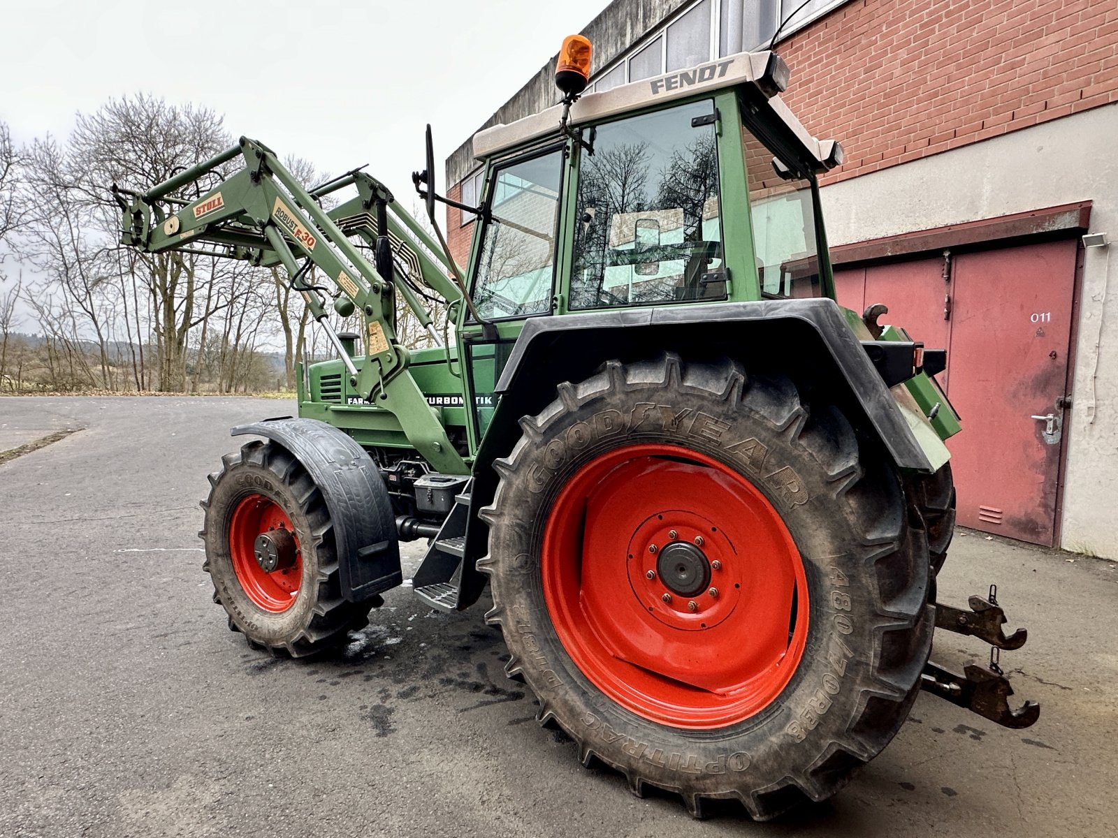 Traktor Türe ait Fendt Farmer 310 mit Stoll Frontlader ( No 308 309 311 312 ), Gebrauchtmaschine içinde Weimar/Hessen (resim 11)