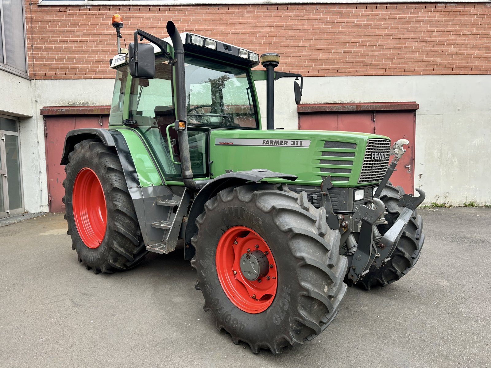 Traktor des Typs Fendt Farmer 311, FH, Klima, DL, gef. VA (kein 310 312 510 511 512), Gebrauchtmaschine in Weimar/Hessen (Bild 3)