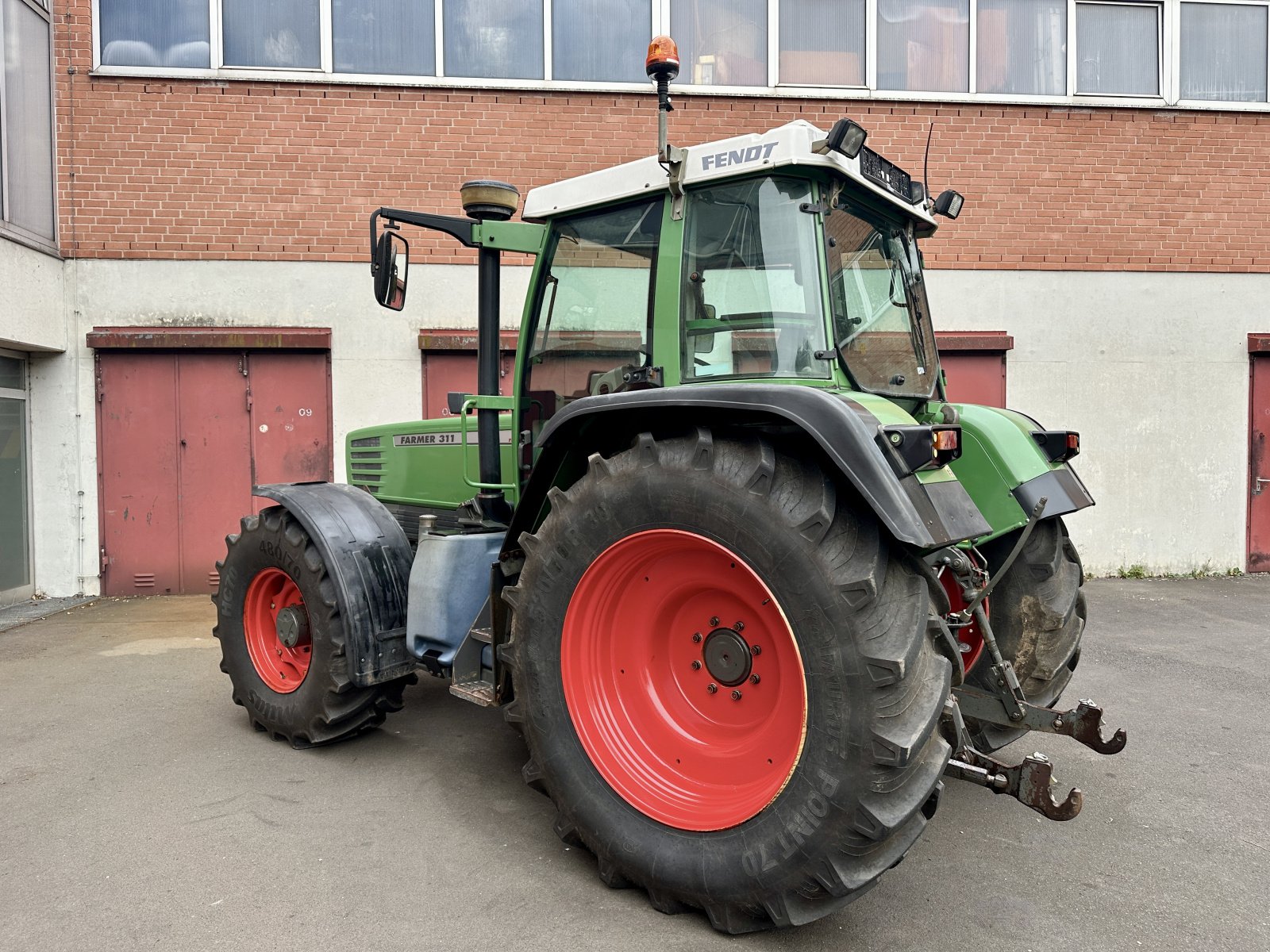 Traktor des Typs Fendt Farmer 311, FH, Klima, DL, gef. VA (kein 310 312 510 511 512), Gebrauchtmaschine in Weimar/Hessen (Bild 4)