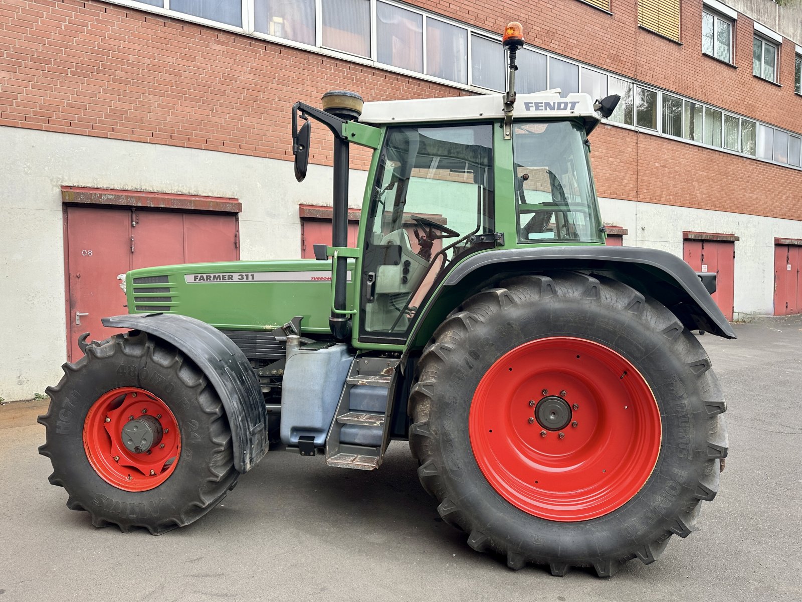 Traktor типа Fendt Farmer 311, FH, Klima, DL, gef. VA (kein 310 312 510 511 512), Gebrauchtmaschine в Weimar/Hessen (Фотография 10)