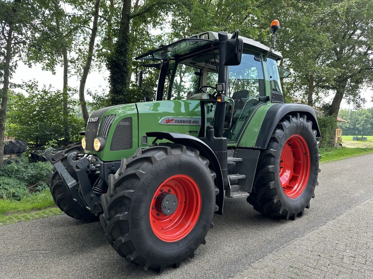 Traktor of the type Fendt Farmer 410 Vario, Gebrauchtmaschine in Rossum (Picture 1)