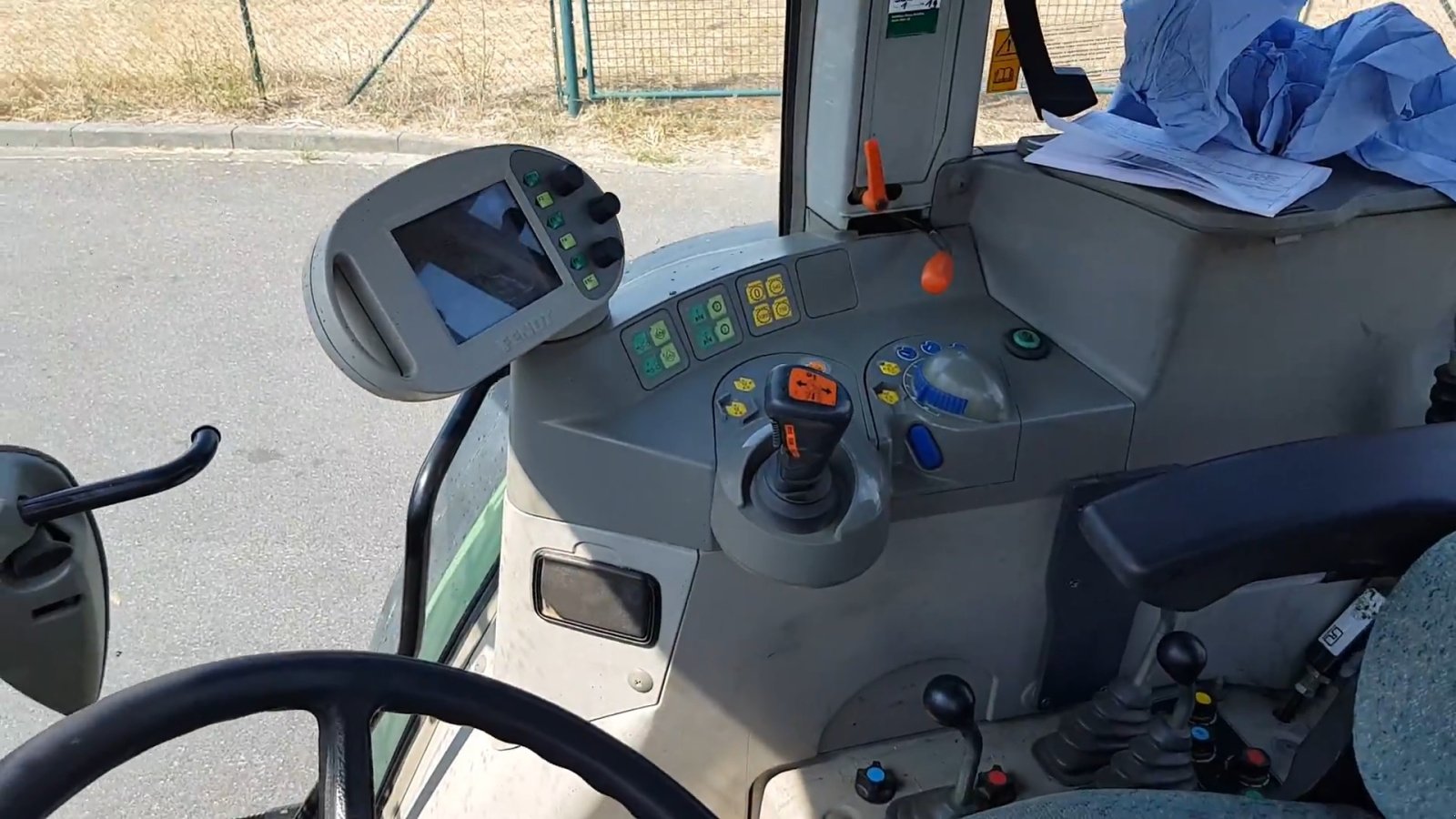 Traktor of the type Fendt Farmer 411 Vario, Gebrauchtmaschine in Casic (Picture 9)