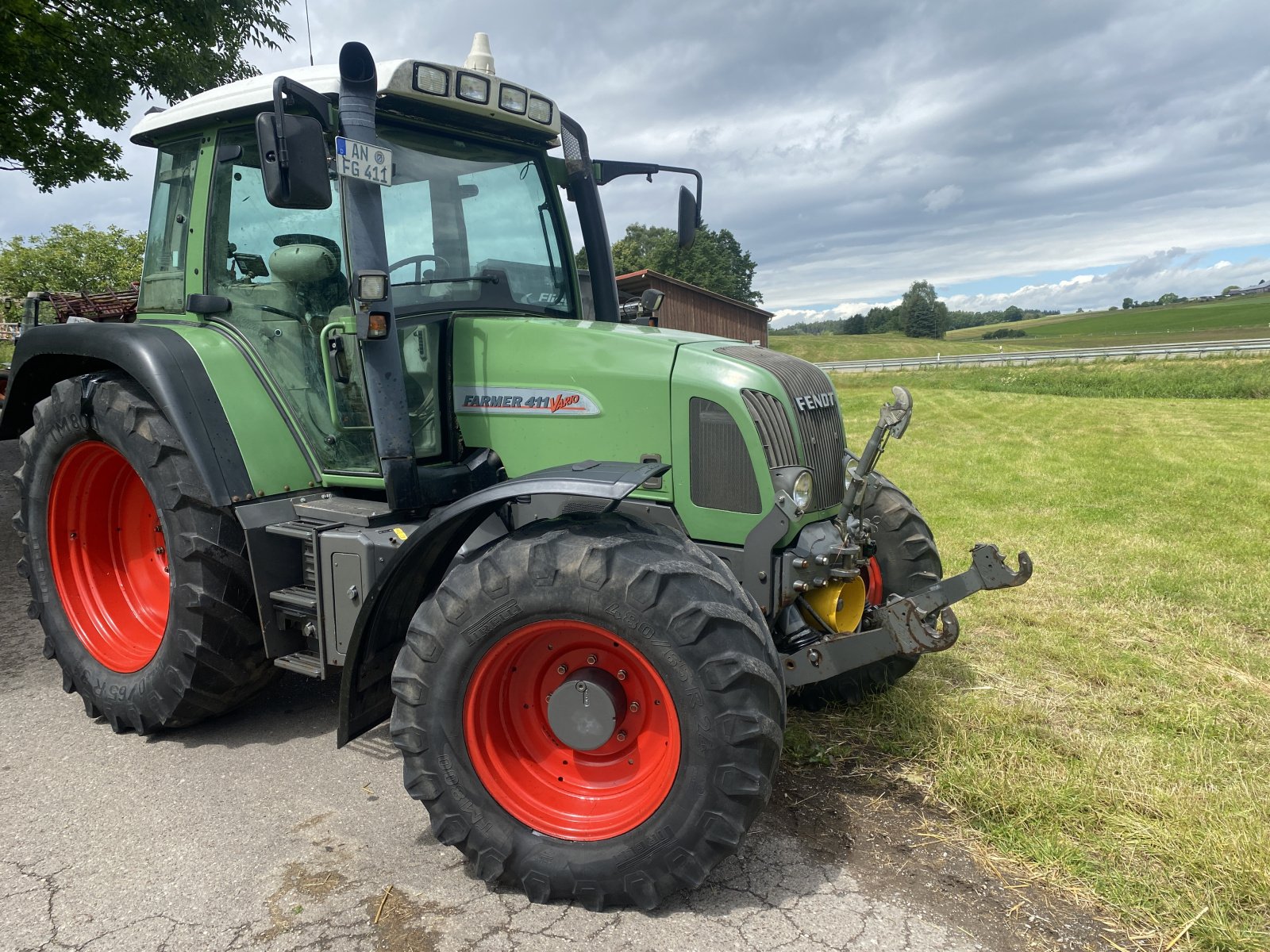 Traktor типа Fendt Farmer 411 Vario, Gebrauchtmaschine в Dinkelsbühl (Фотография 2)