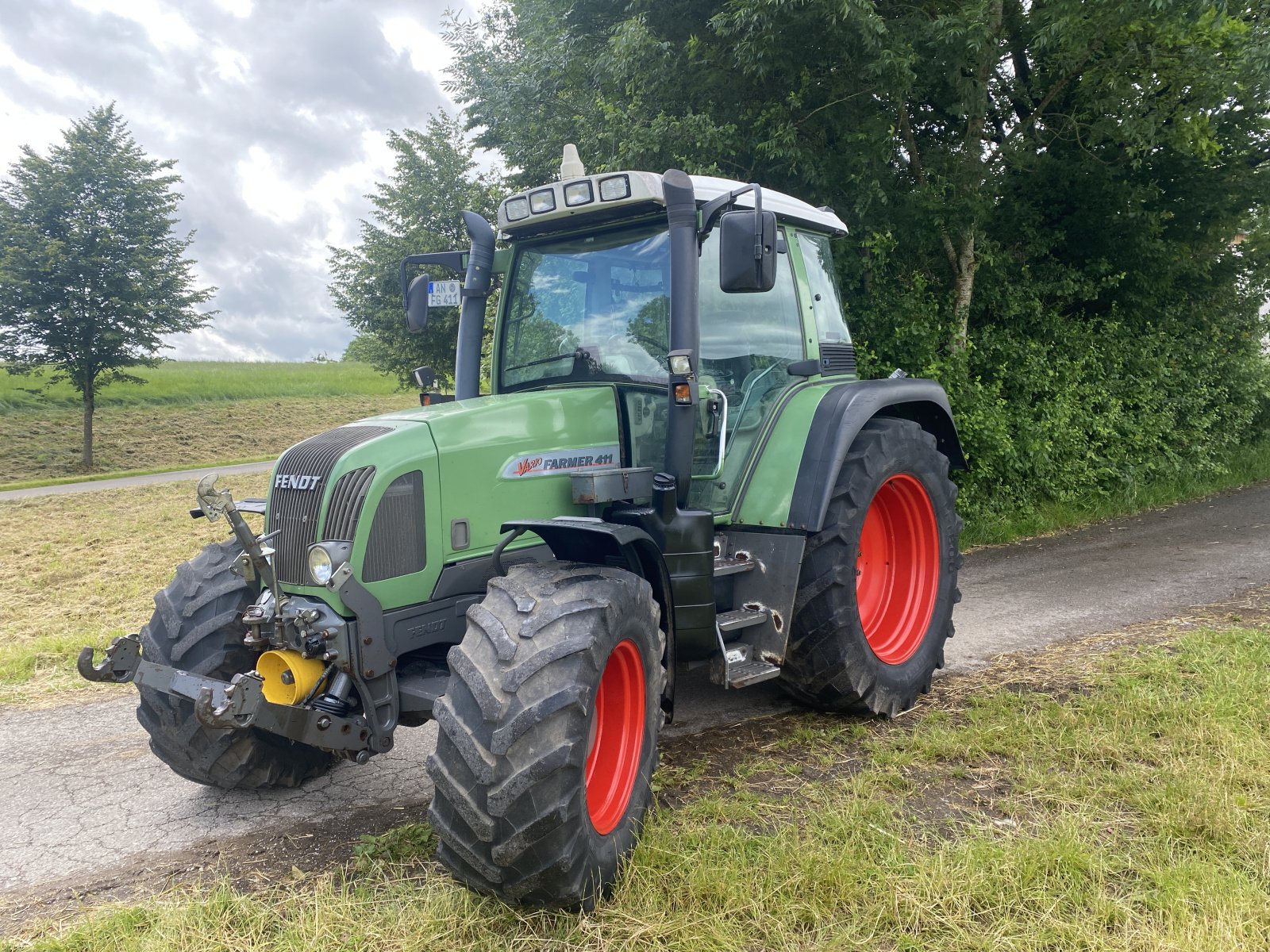 Traktor типа Fendt Farmer 411, Gebrauchtmaschine в Dinkelsbühl (Фотография 1)