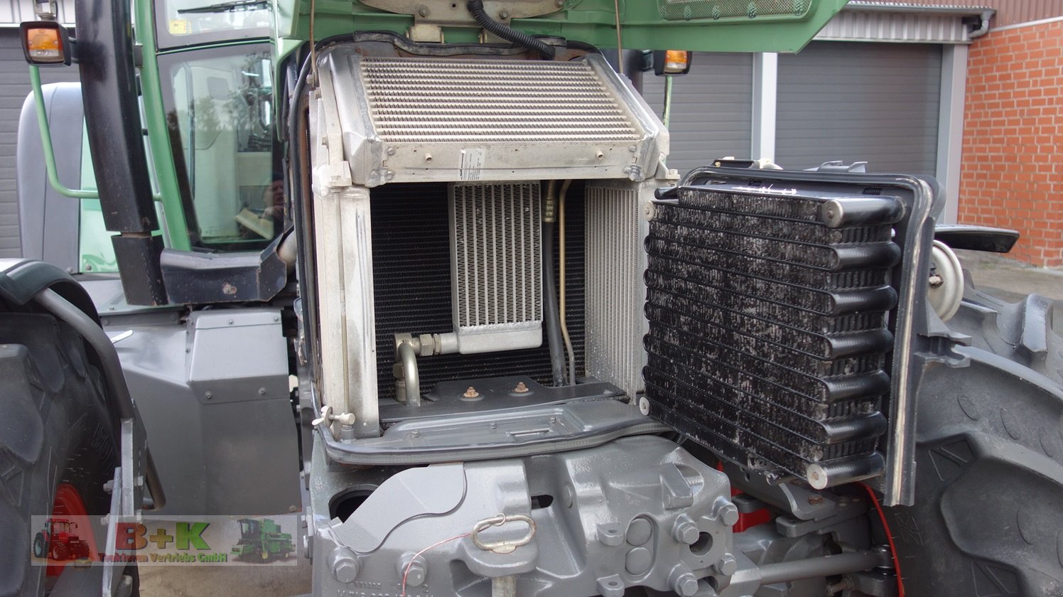 Traktor van het type Fendt Farmer 412 Vario, Gebrauchtmaschine in Kettenkamp (Foto 15)