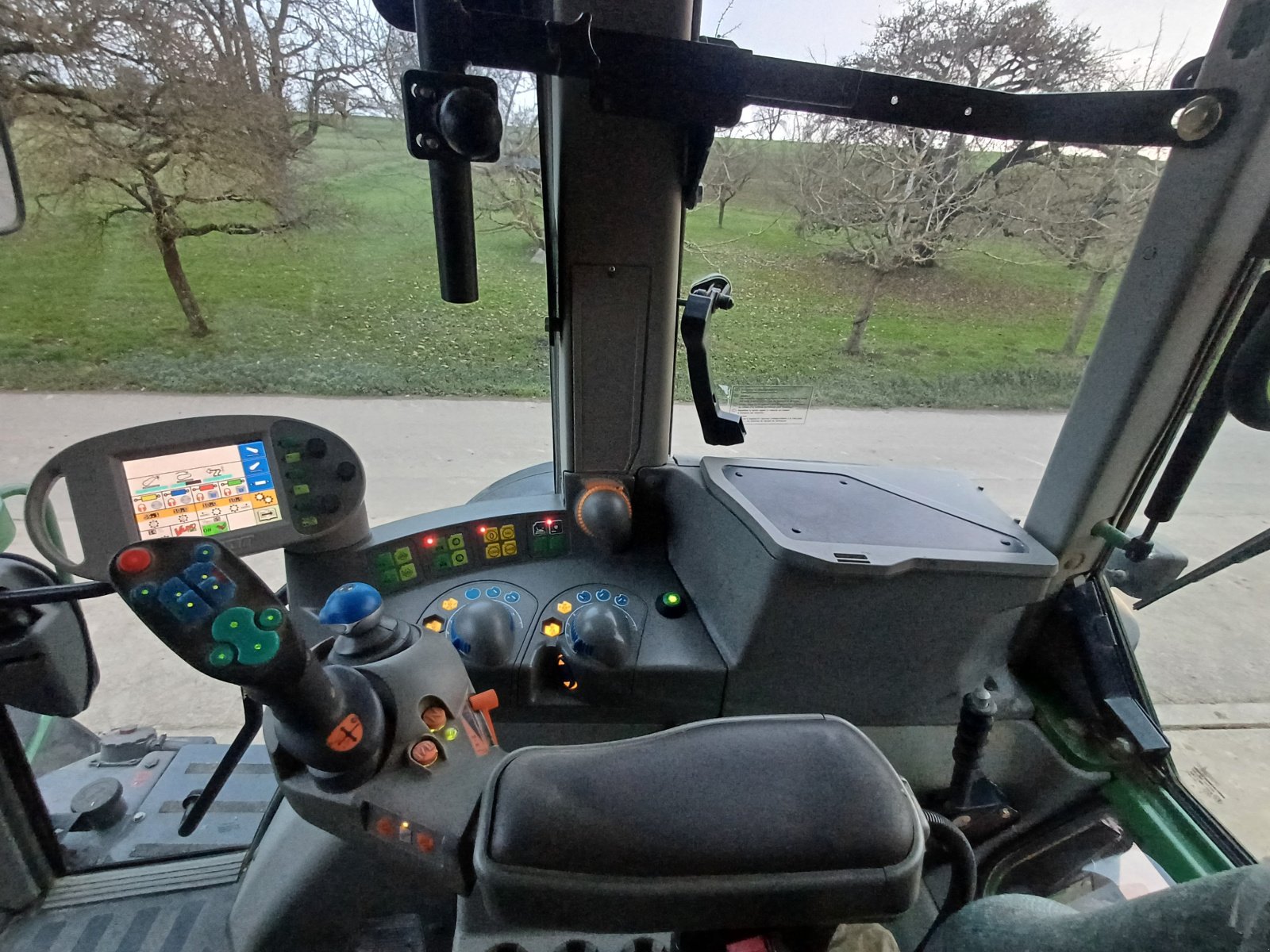 Traktor van het type Fendt Farmer 415 Vario, Gebrauchtmaschine in Herrenberg (Foto 2)