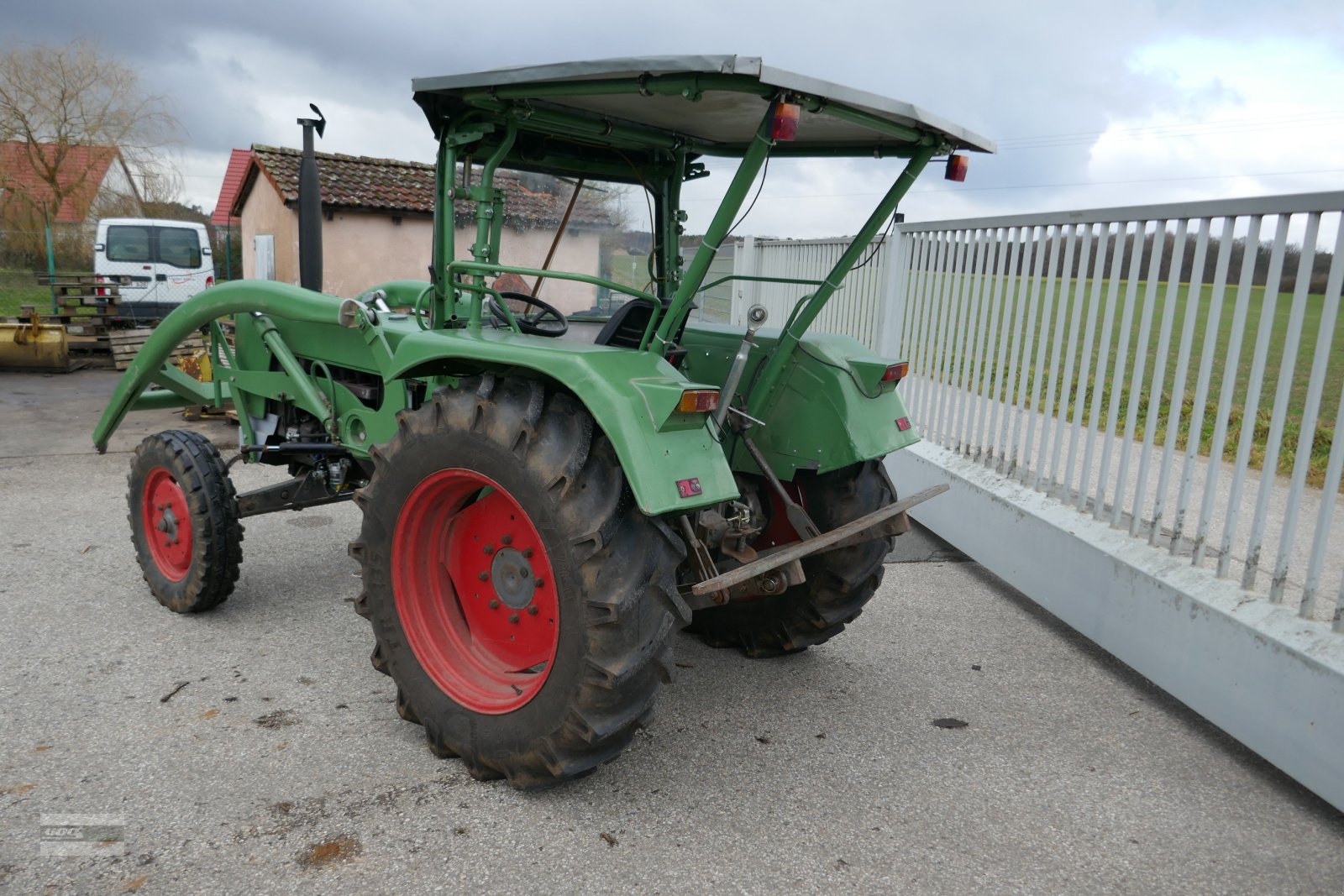 Traktor tip Fendt Farmer 4S Hinterrad mit Hydro-Lenkung und Frontlader. Technisch OK!, Gebrauchtmaschine in Langenzenn (Poză 4)