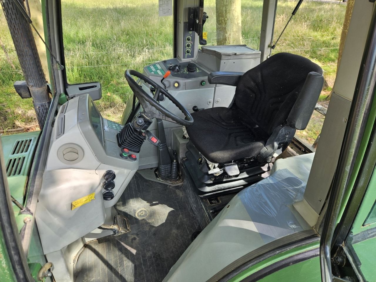 Traktor of the type Fendt Favorit 515 C Turboshift 511 512, Gebrauchtmaschine in Bergen op Zoom (Picture 11)