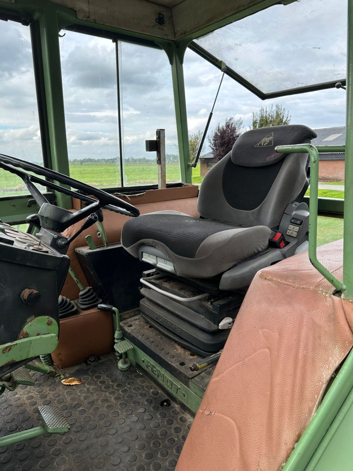 Traktor des Typs Fendt Favorit 611 LS, Gebrauchtmaschine in zwolle (Bild 6)