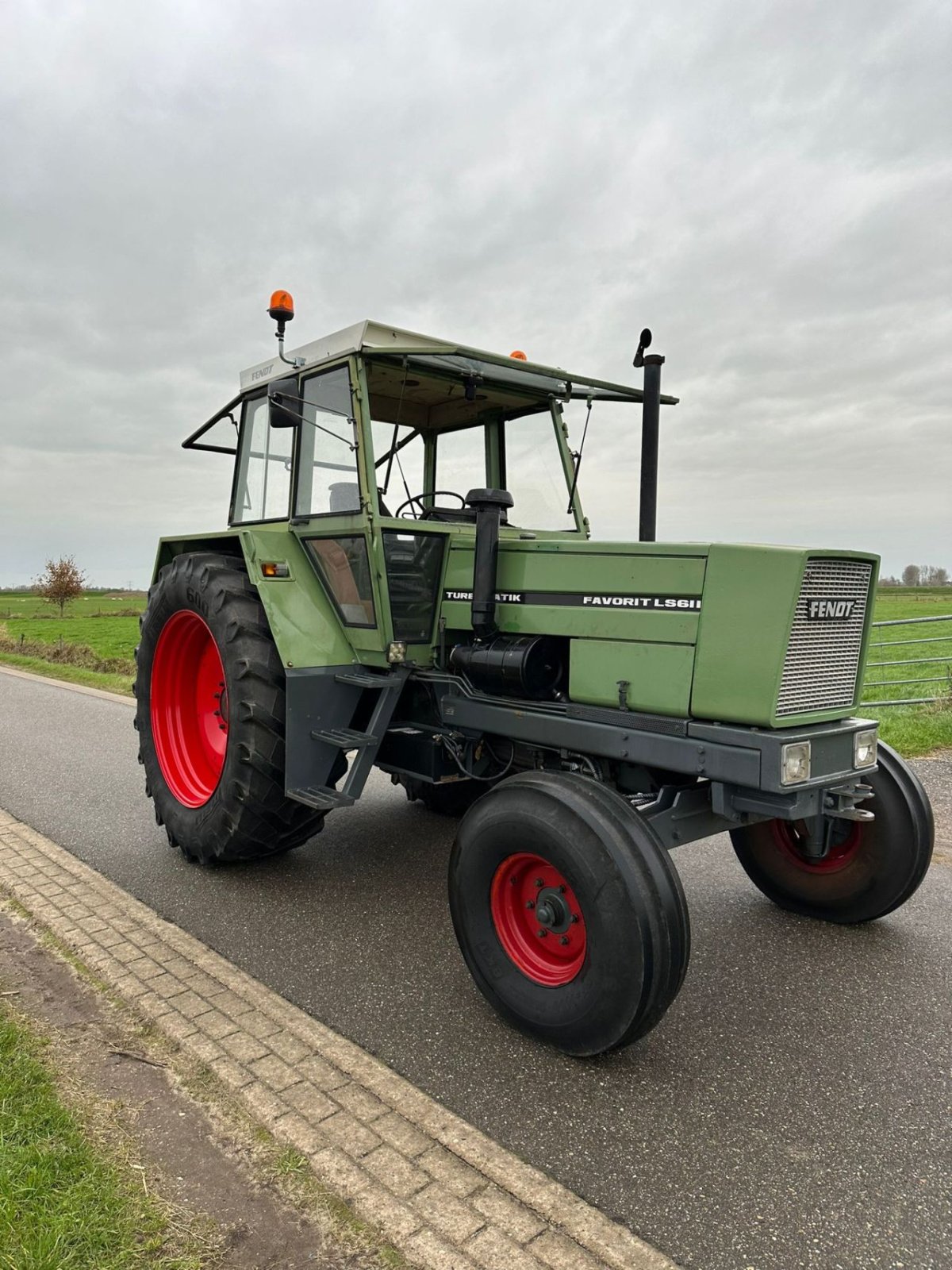 Traktor of the type Fendt Favorit 611 LS, Gebrauchtmaschine in zwolle (Picture 2)