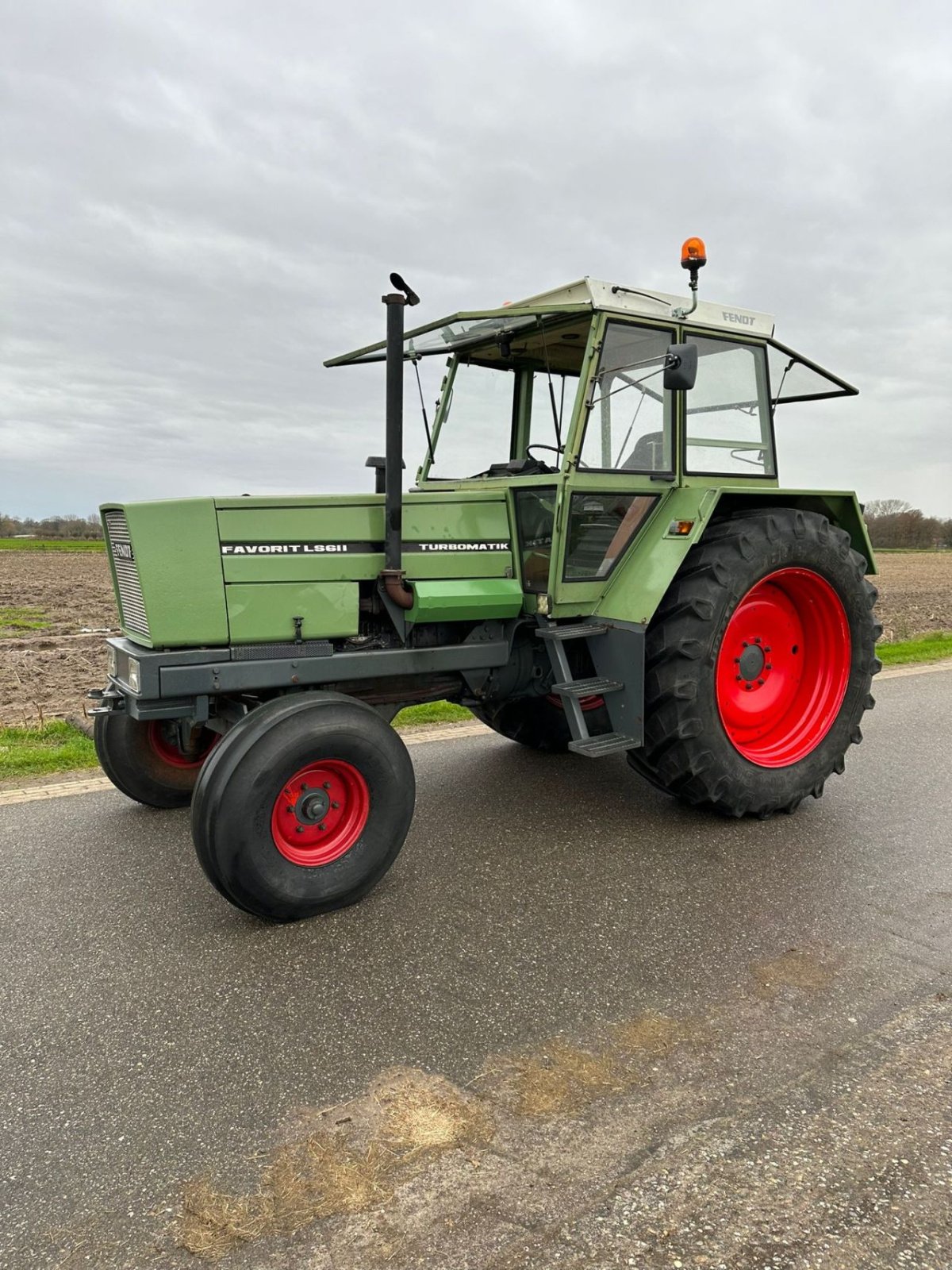 Traktor of the type Fendt Favorit 611 LS, Gebrauchtmaschine in zwolle (Picture 1)