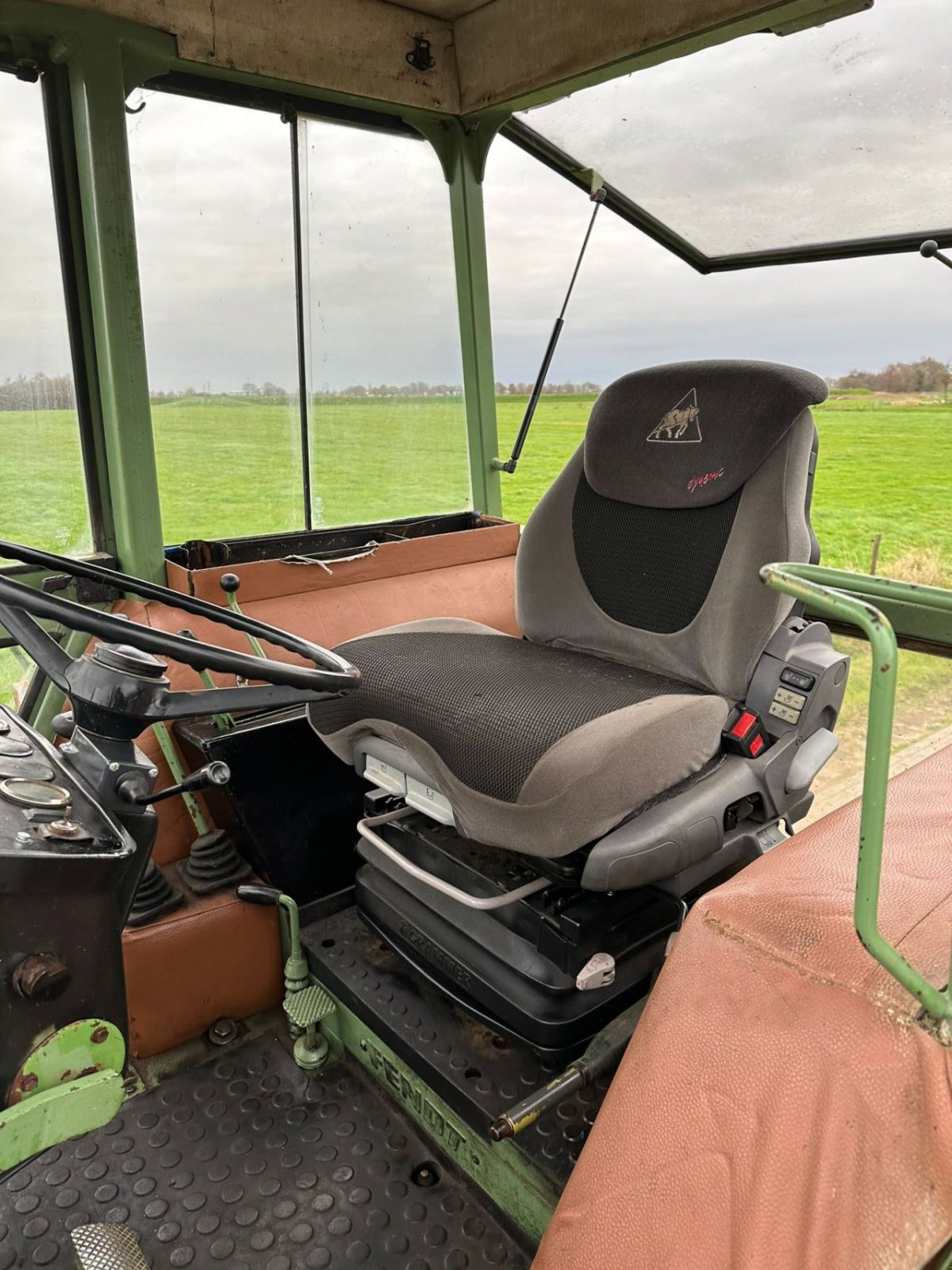 Traktor of the type Fendt Favorit 611 LS, Gebrauchtmaschine in zwolle (Picture 4)