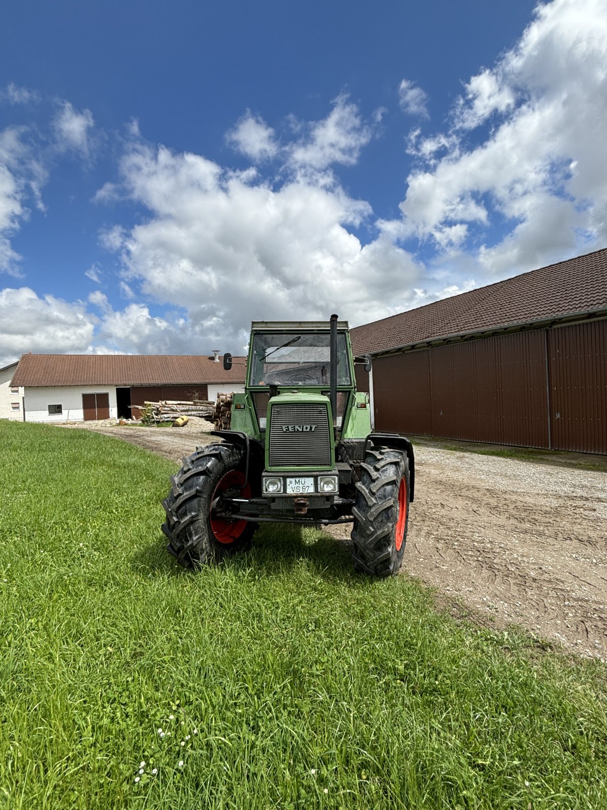 Traktor of the type Fendt Favorit 611 LS, Gebrauchtmaschine in Neumarkt Sankt Veit (Picture 2)