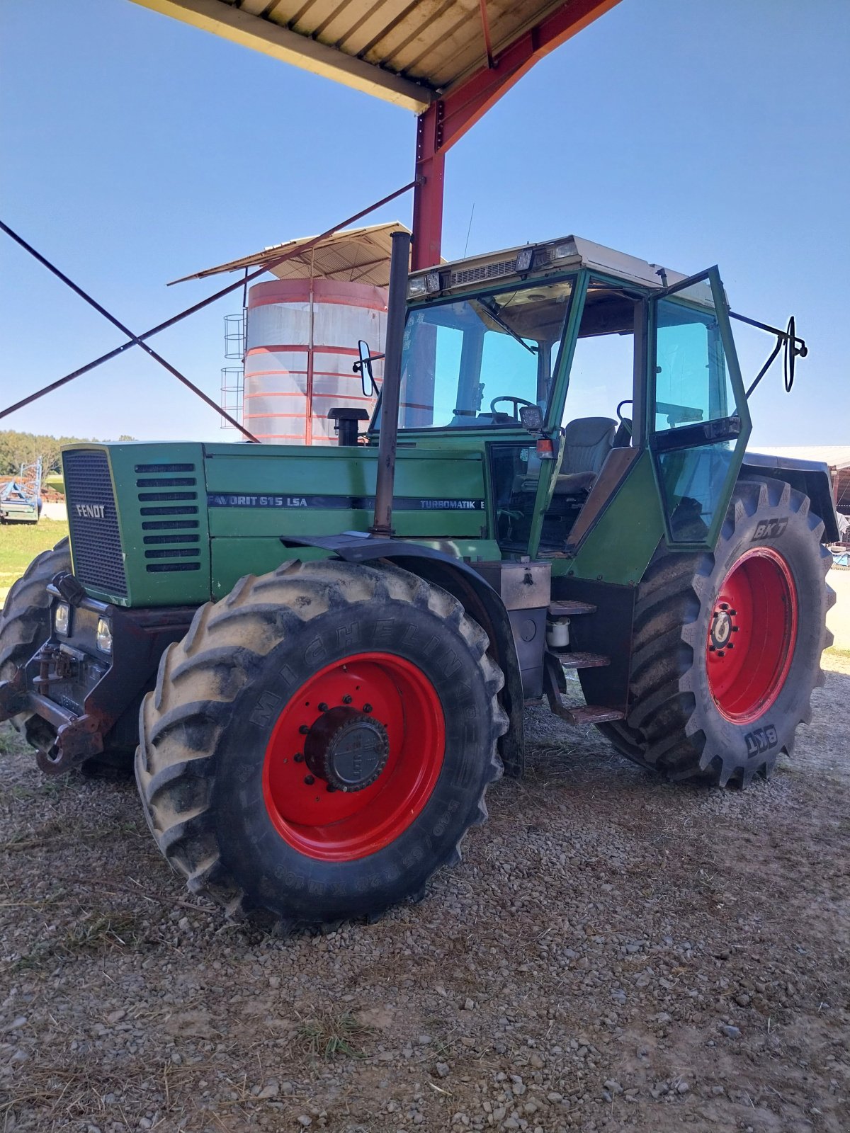 Traktor του τύπου Fendt Favorit 615 lsa, Gebrauchtmaschine σε Veliki Grđevac (Φωτογραφία 1)