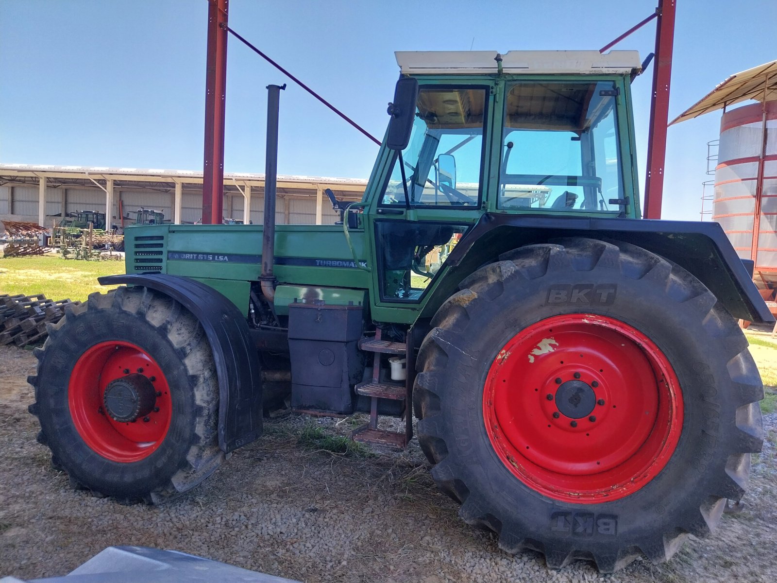 Traktor del tipo Fendt Favorit 615 lsa, Gebrauchtmaschine en Veliki Grđevac (Imagen 2)