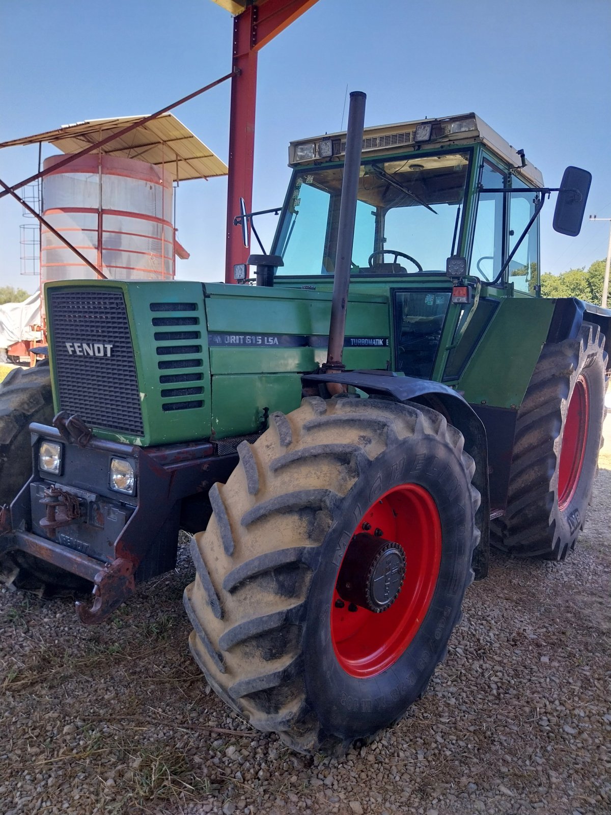 Traktor van het type Fendt Favorit 615 lsa, Gebrauchtmaschine in Veliki Grđevac (Foto 3)