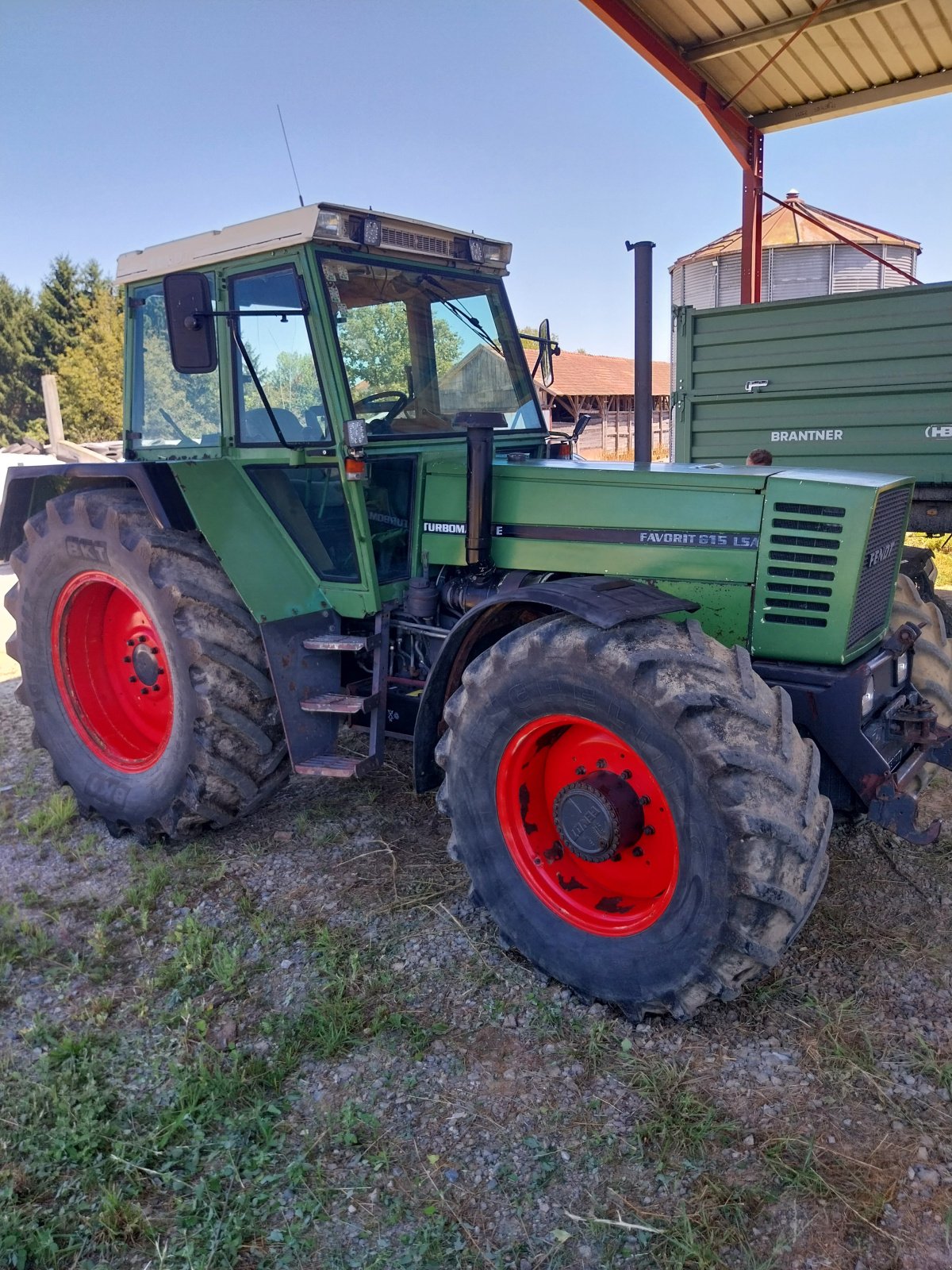 Traktor типа Fendt Favorit 615 lsa, Gebrauchtmaschine в Veliki Grđevac (Фотография 4)