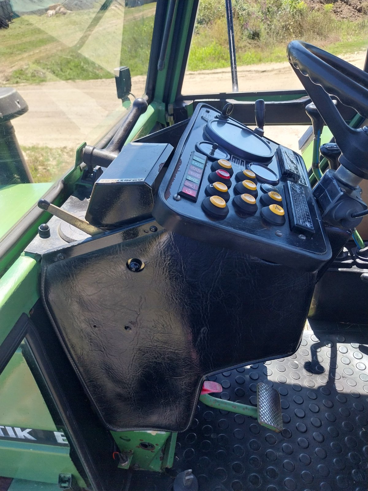 Traktor del tipo Fendt Favorit 615 lsa, Gebrauchtmaschine In Veliki Grđevac (Immagine 6)